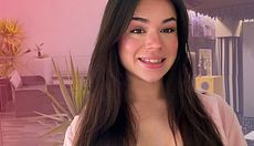 Helena enseña su casa familiar