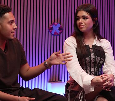 Helena y Gilbert se enfrentan a sus compañeras