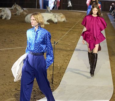 Paris Fashion Week FW26-27, dal bianco e nero di Tom Ford al romanticismo campestre di Chloé