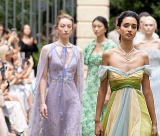 Come vestirsi per un matrimonio a primavera? Gli abiti da cerimonia da cui prendere ispirazione