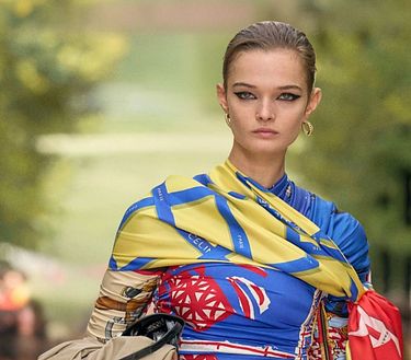 Come indossare il foulard, idee e tendenze per la primavera 2026