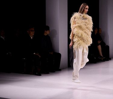 Questione di dress code, il pantalone bianco secondo le tendenze moda Primavera/Estate 2026