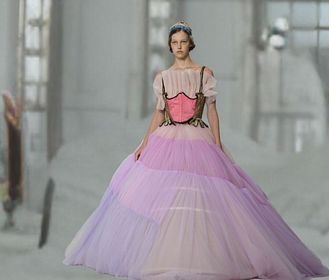 Quali sono i colori moda della Primavera 2026? 3 nuance pastello che dettano tendenza dalle passerelle