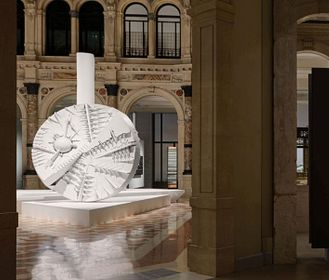 Arnaldo Pomodoro e Milano: il doppio omaggio della città che ha amato