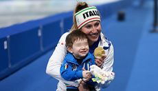 Francesca Lollobrigida, la corsa insieme al figlio Tommaso