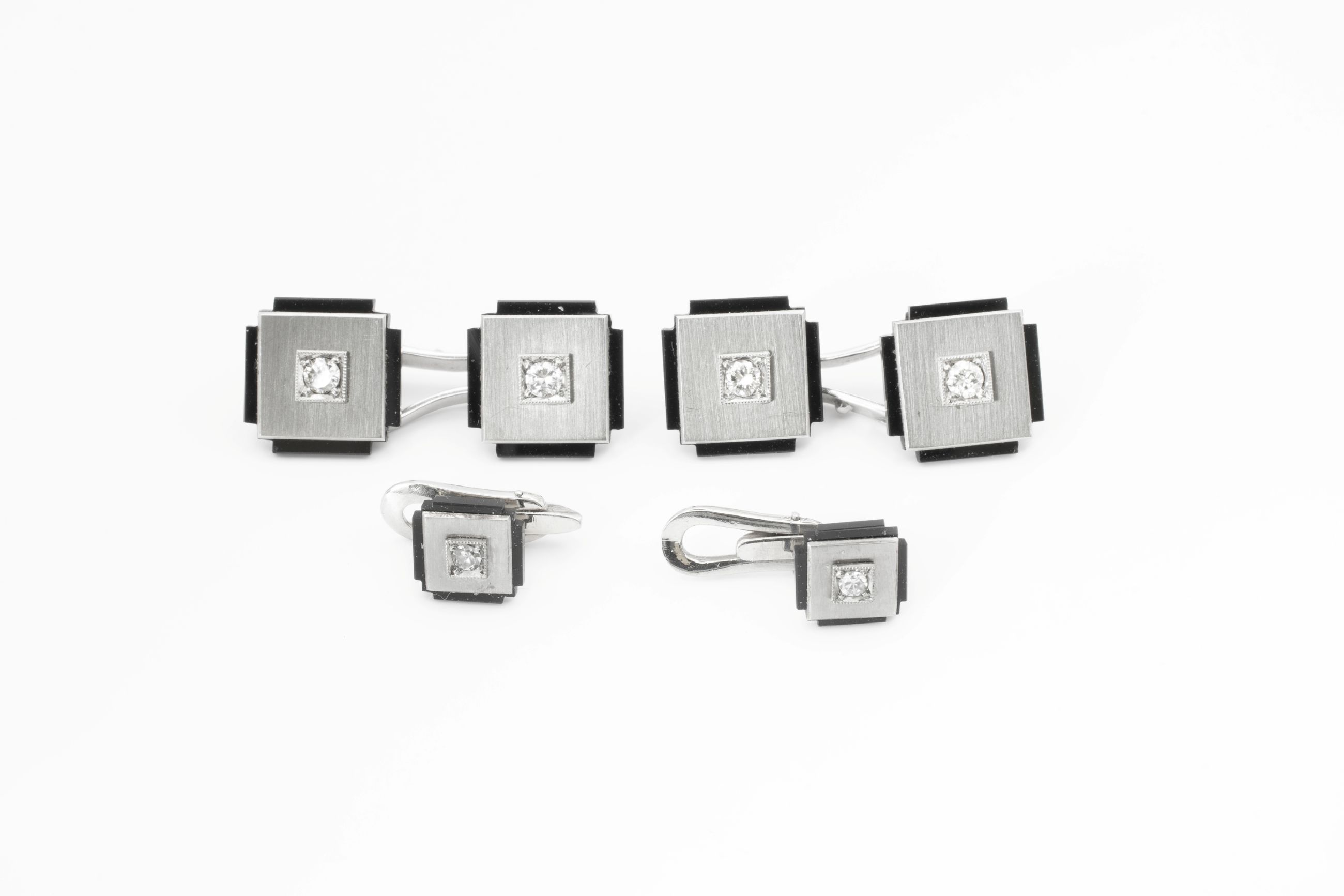 Gemelli doppi con bottoni da sparato. Francia, 1929 ca. Oro bianco, onice brillanti - Collezione privata Riva, Bergamo