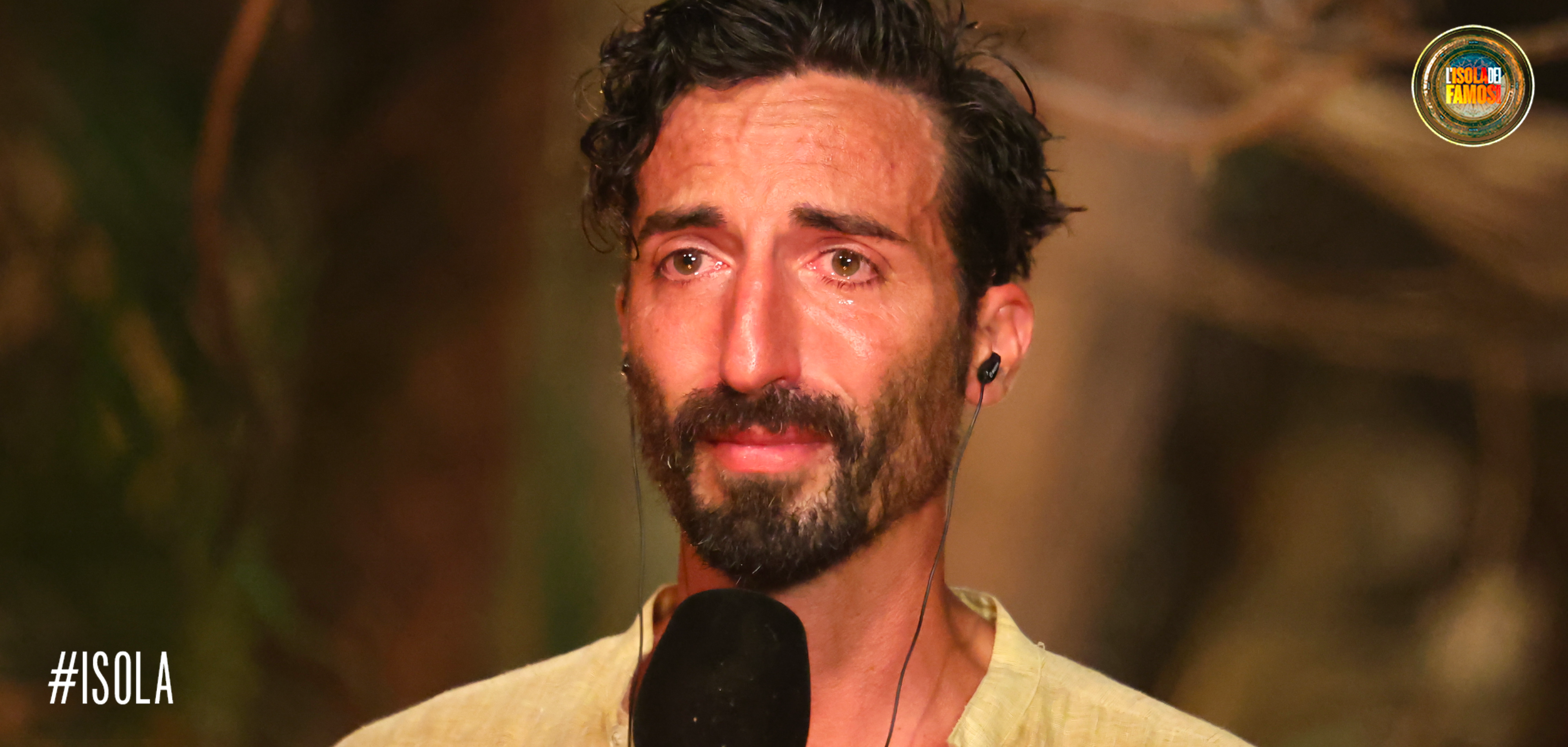 Anche Samuel si emoziona in collegamento con il padre.