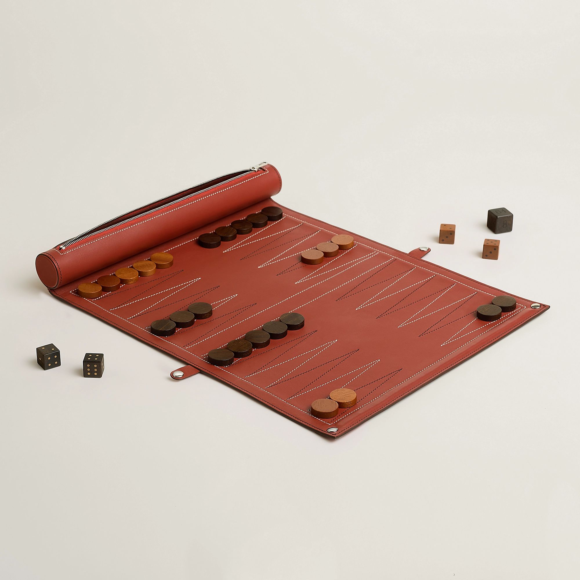 Set di backgammon da viaggio Paris Louxor; Hermès - Credits: Press Office