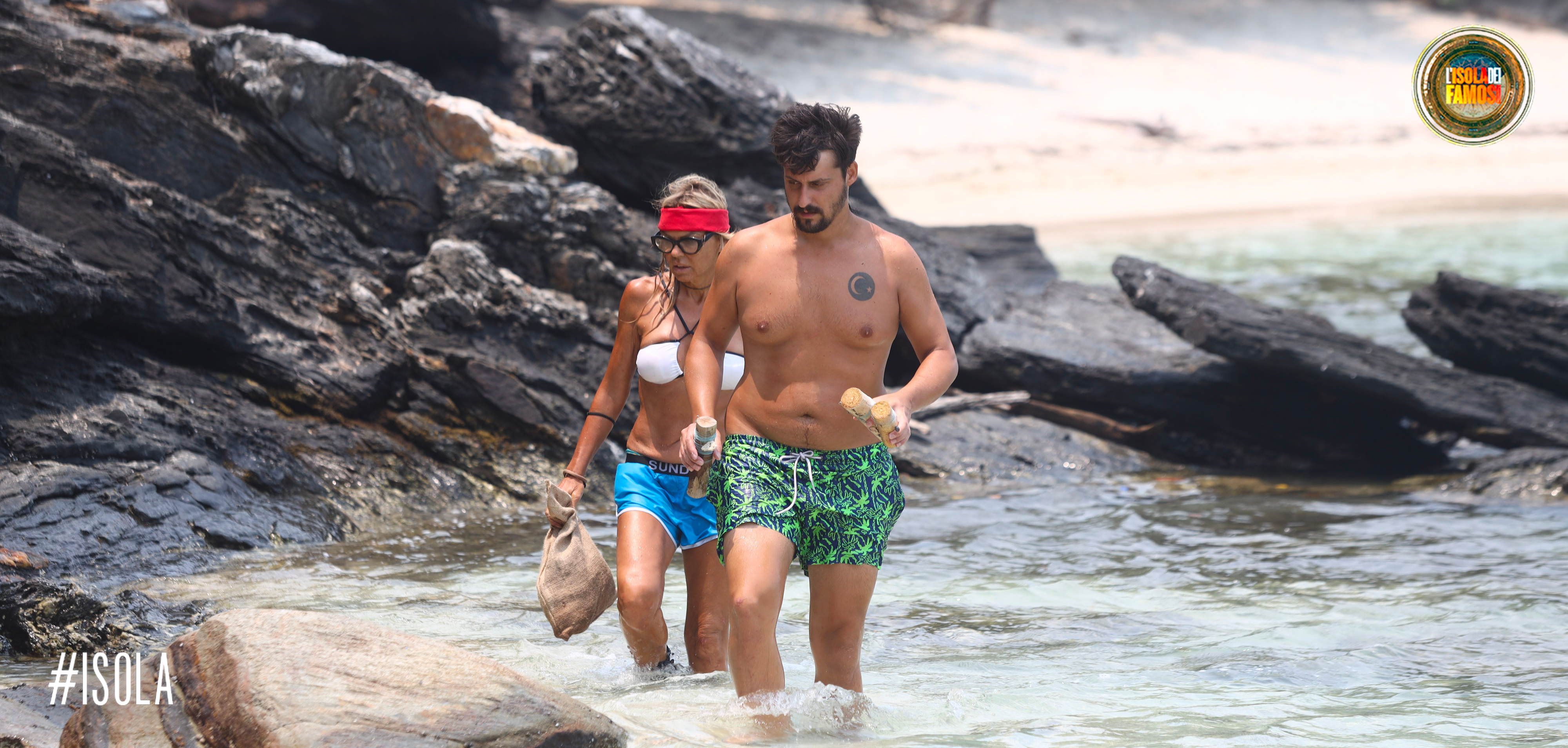 Edoardo e Matilde vanno a caccia di granchi.