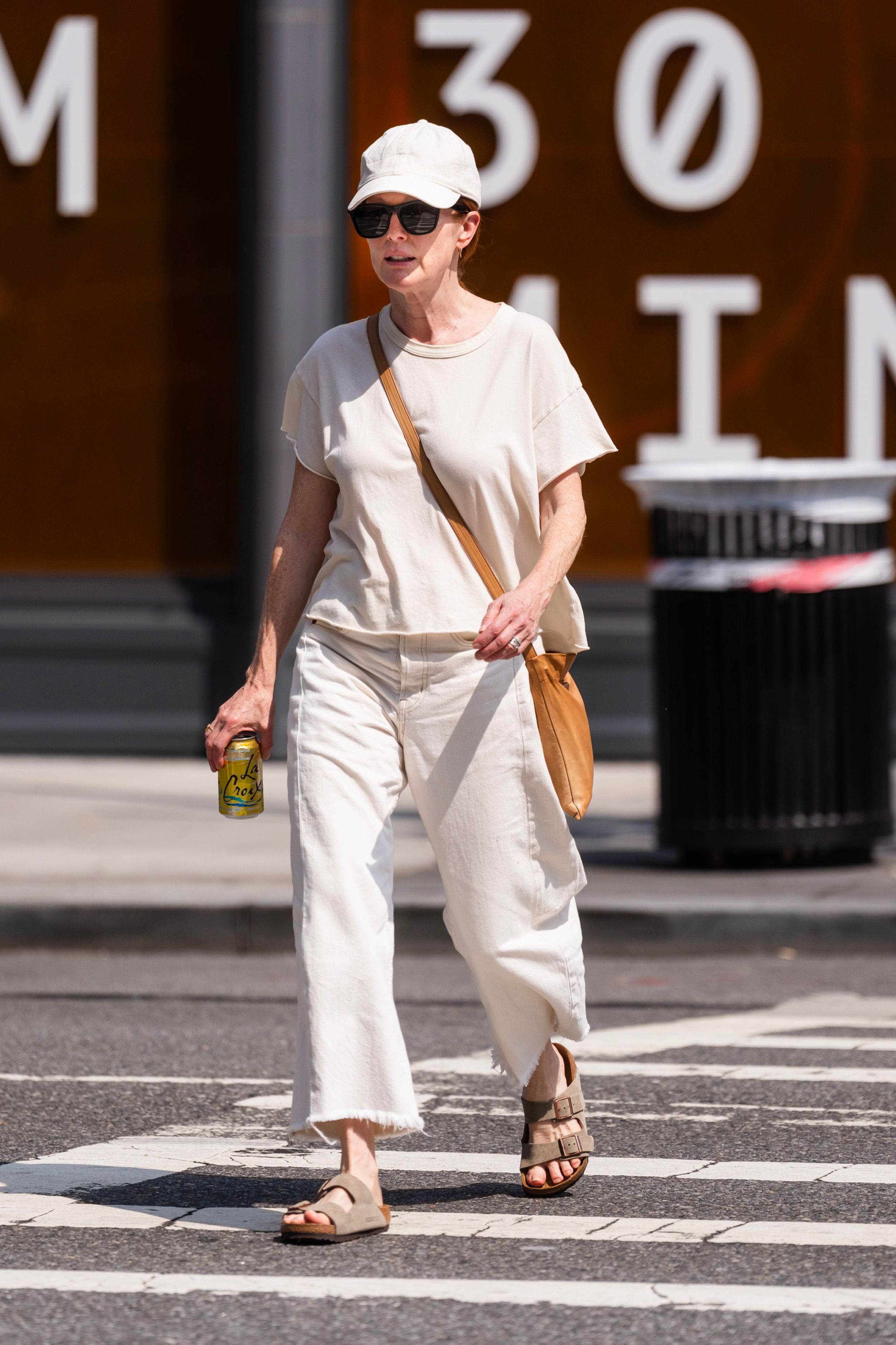L'attrice Julienne Moore a passeggio per NoHo, a New York
Credit: Getty Images