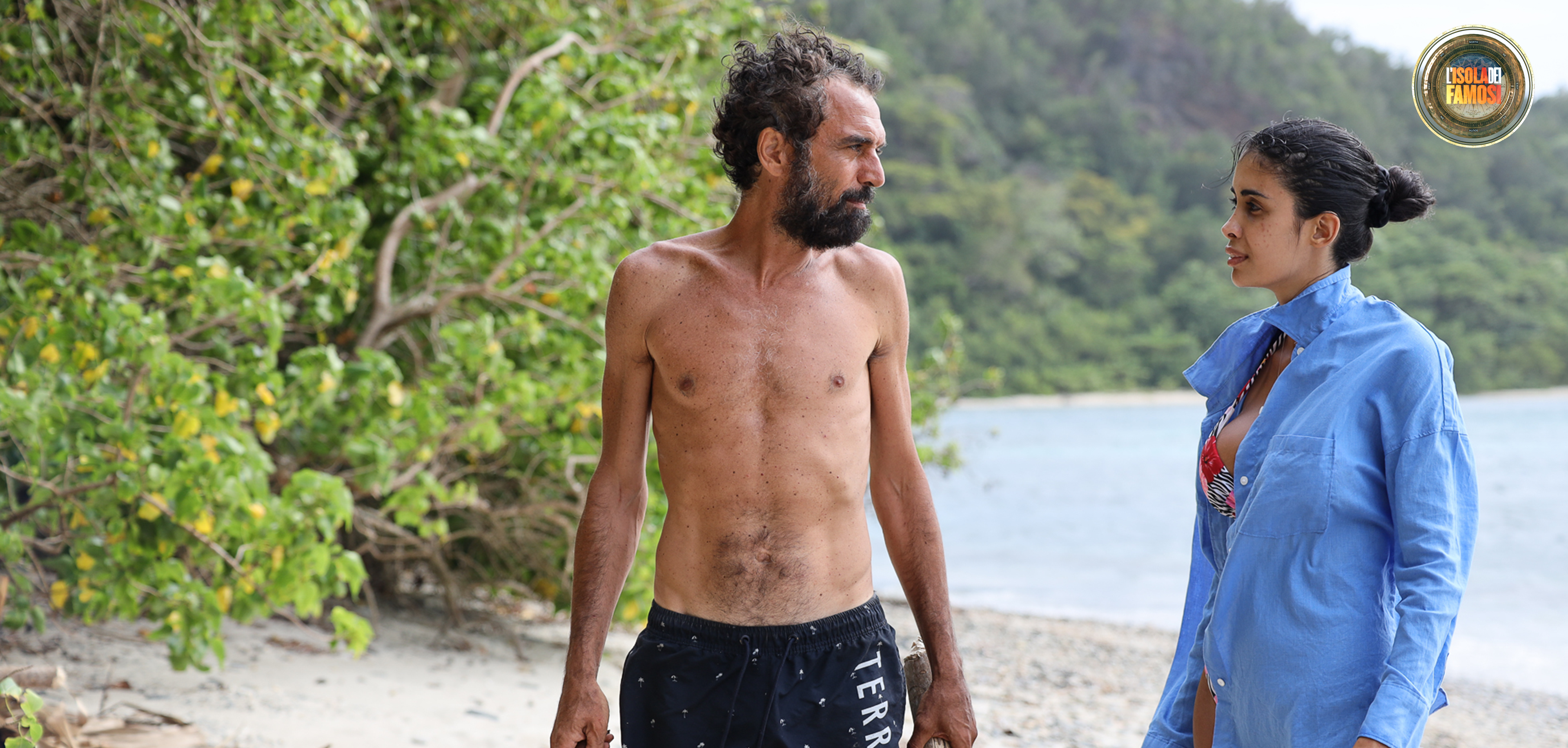Sull’Ultima Spiaggia, Ahlam e Dino danno i conti con stormi di insetti fastidiosissimi.