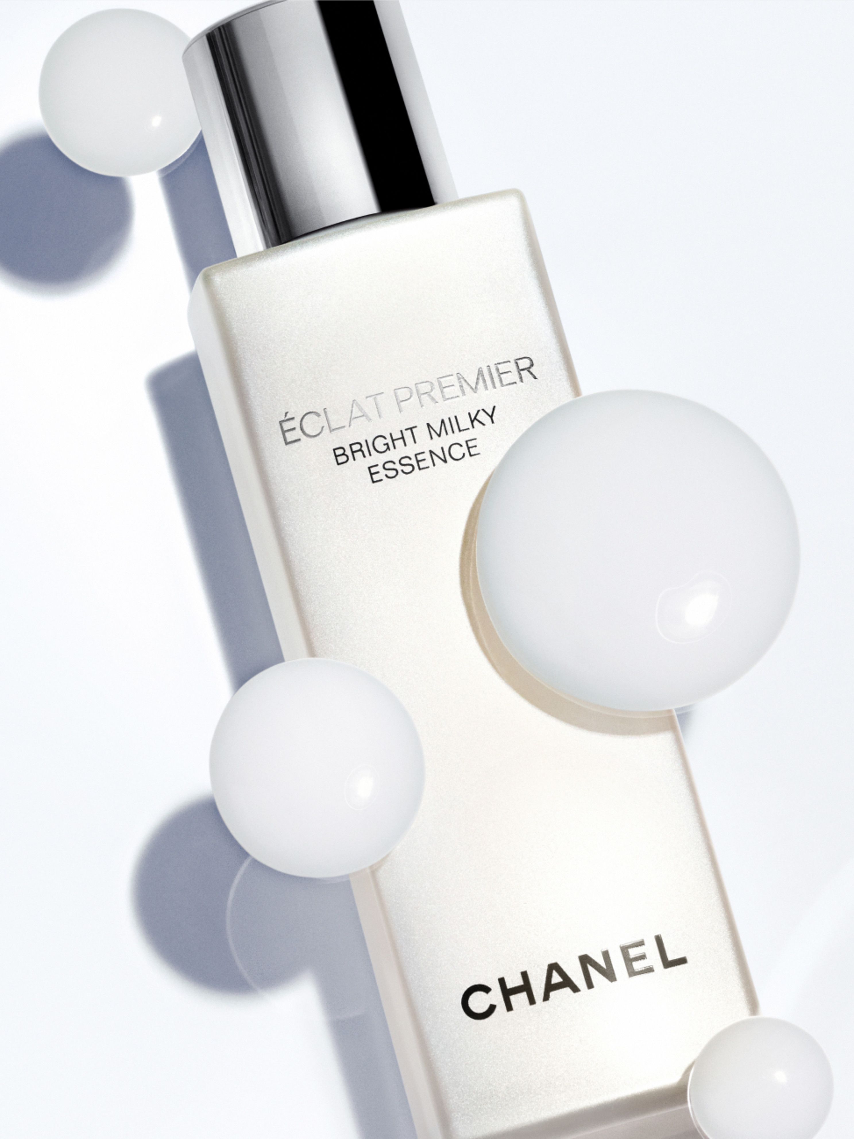 Chanel, Éclat Premiere Bright Milky Essence – Courtesy press office