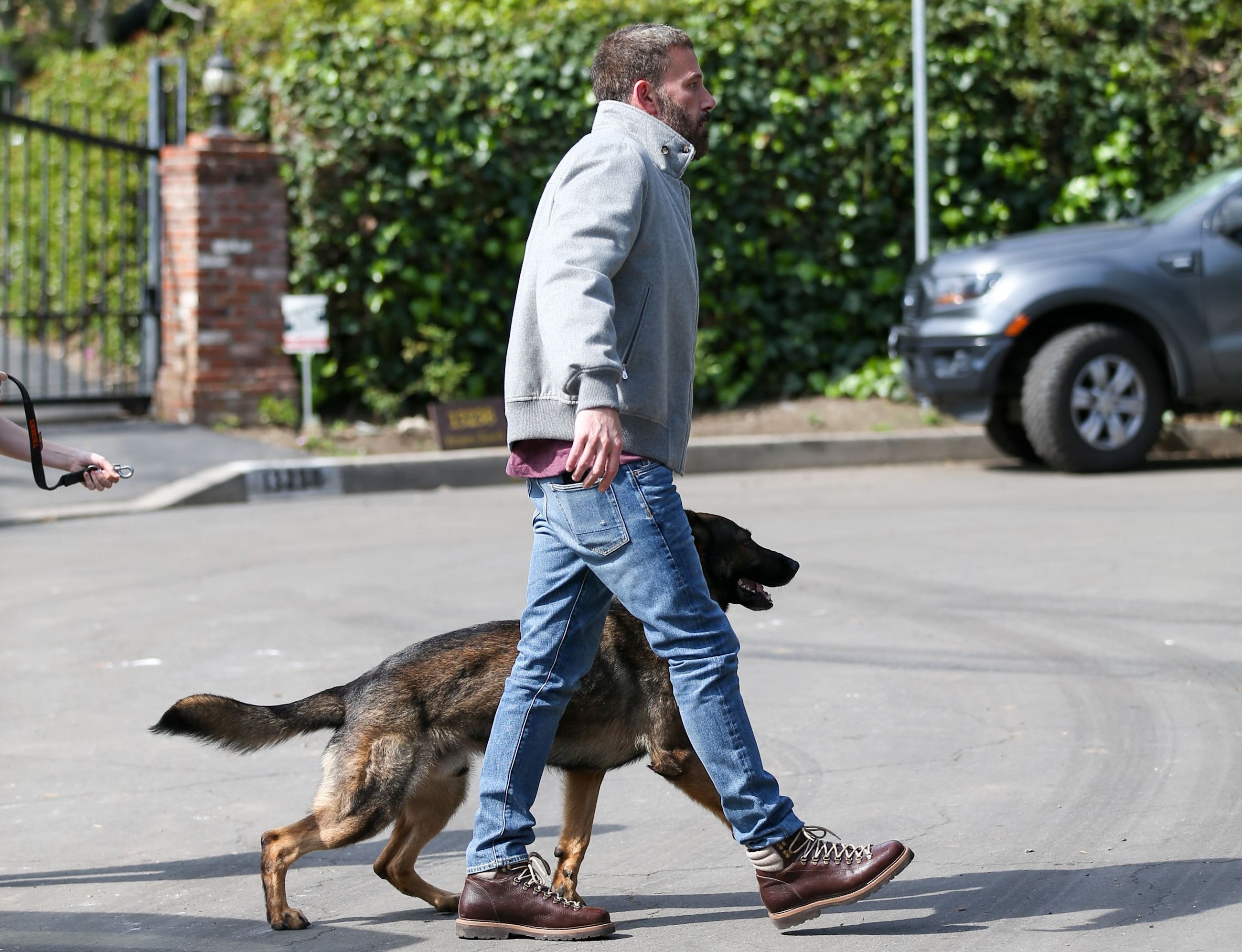 L'attore Ben Affleck a passeggio per Los Angeles, California
Credit: Getty Images