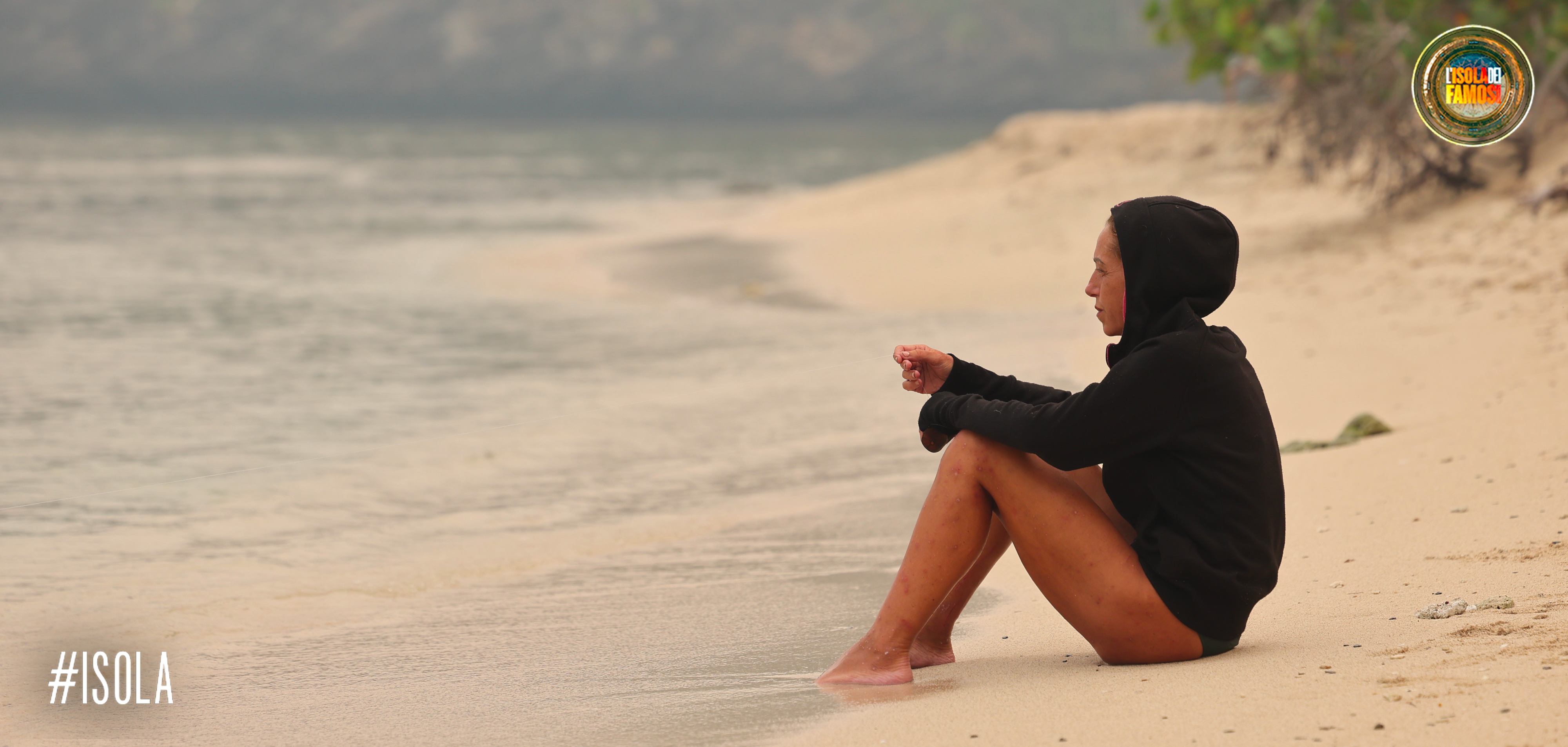 Valentina pesca in solitudine.