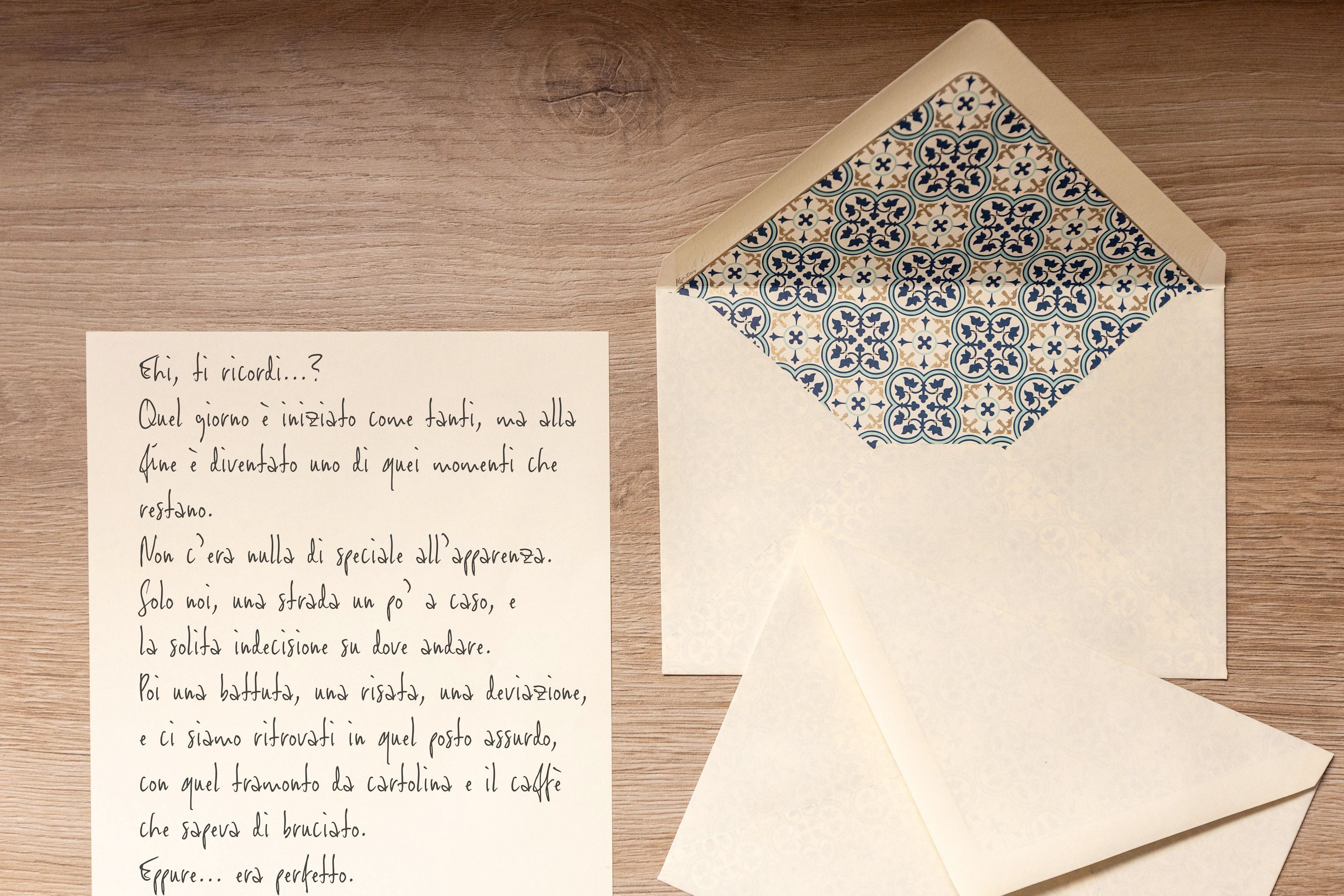 Busta con fantasia classica e carta da lettera; Kartos - Credits: Press Office