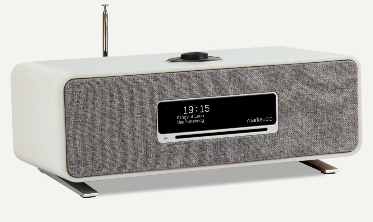 Il modello R3S Compact System, dalla laccatura grigio tenue con griglia in tessuto grigio piombo; Ruark
Credits: www.ruarkaudio.com