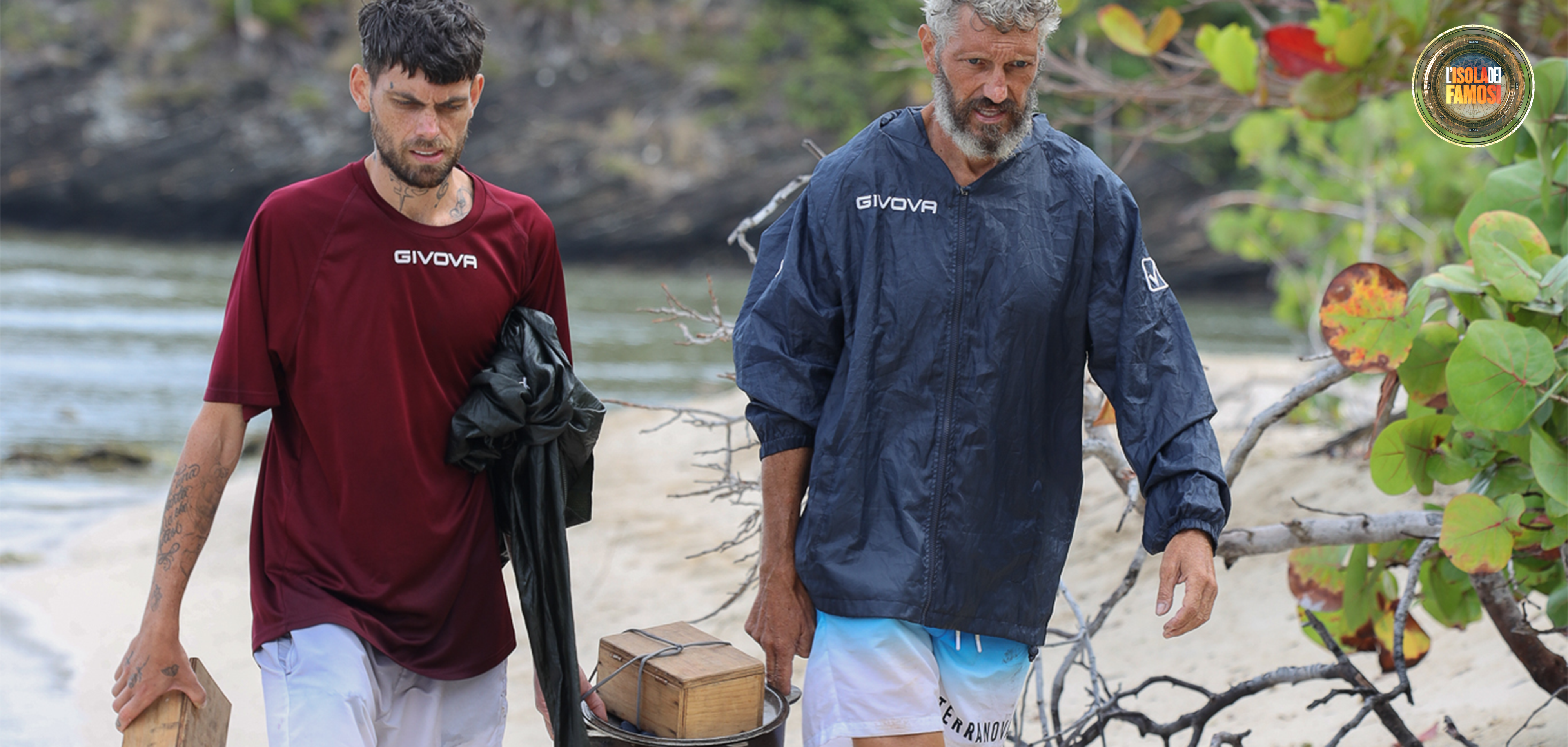 I nostri pescatori d’eccezione Jey e Omar portano altro pesce in Playa.