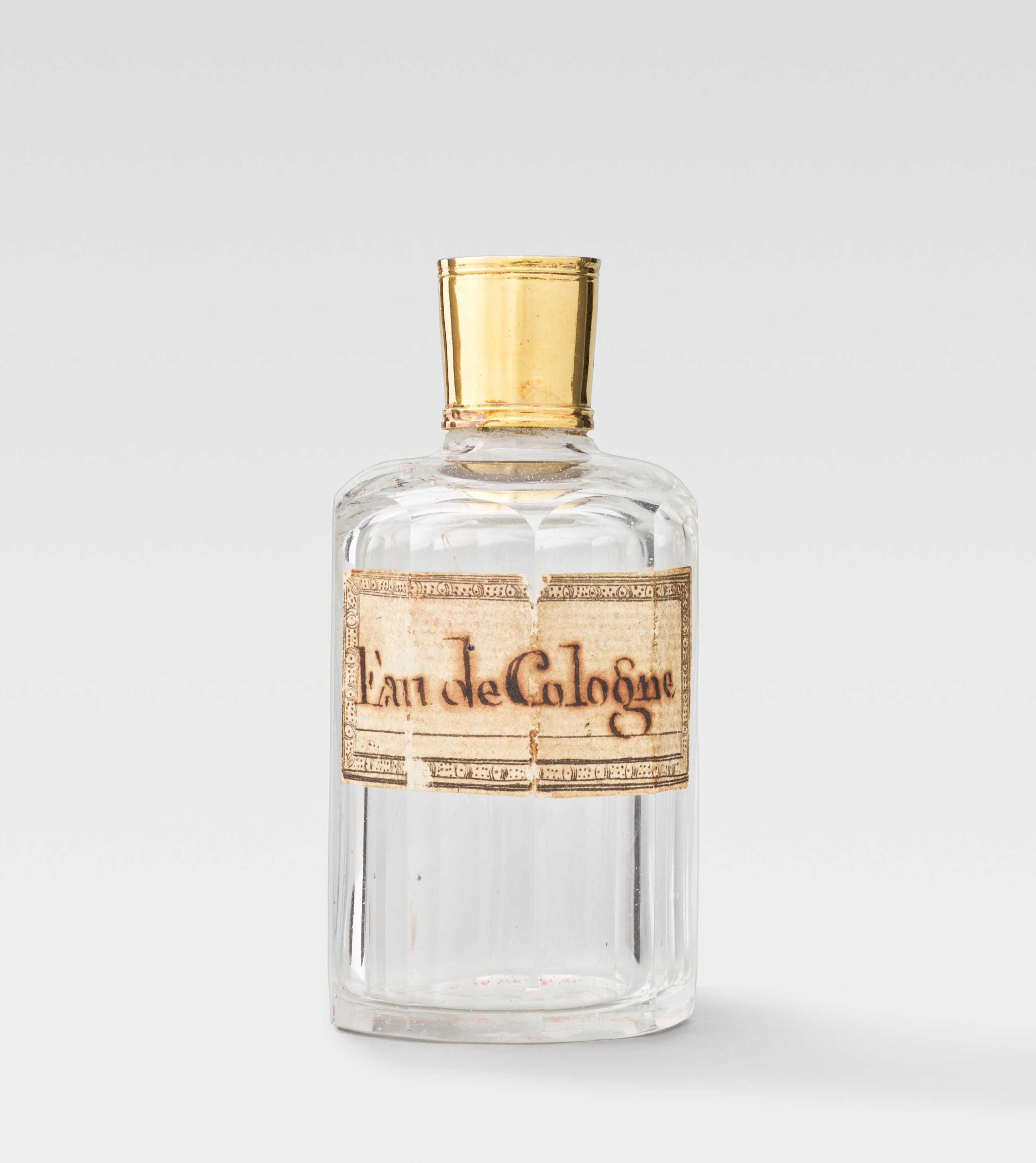 Bottiglietta di Eau de Colonia del Nécessaire de Voyage della Sovrana
Credits: Grand Palais RMN (Musée du Louvre) Michel Urtado