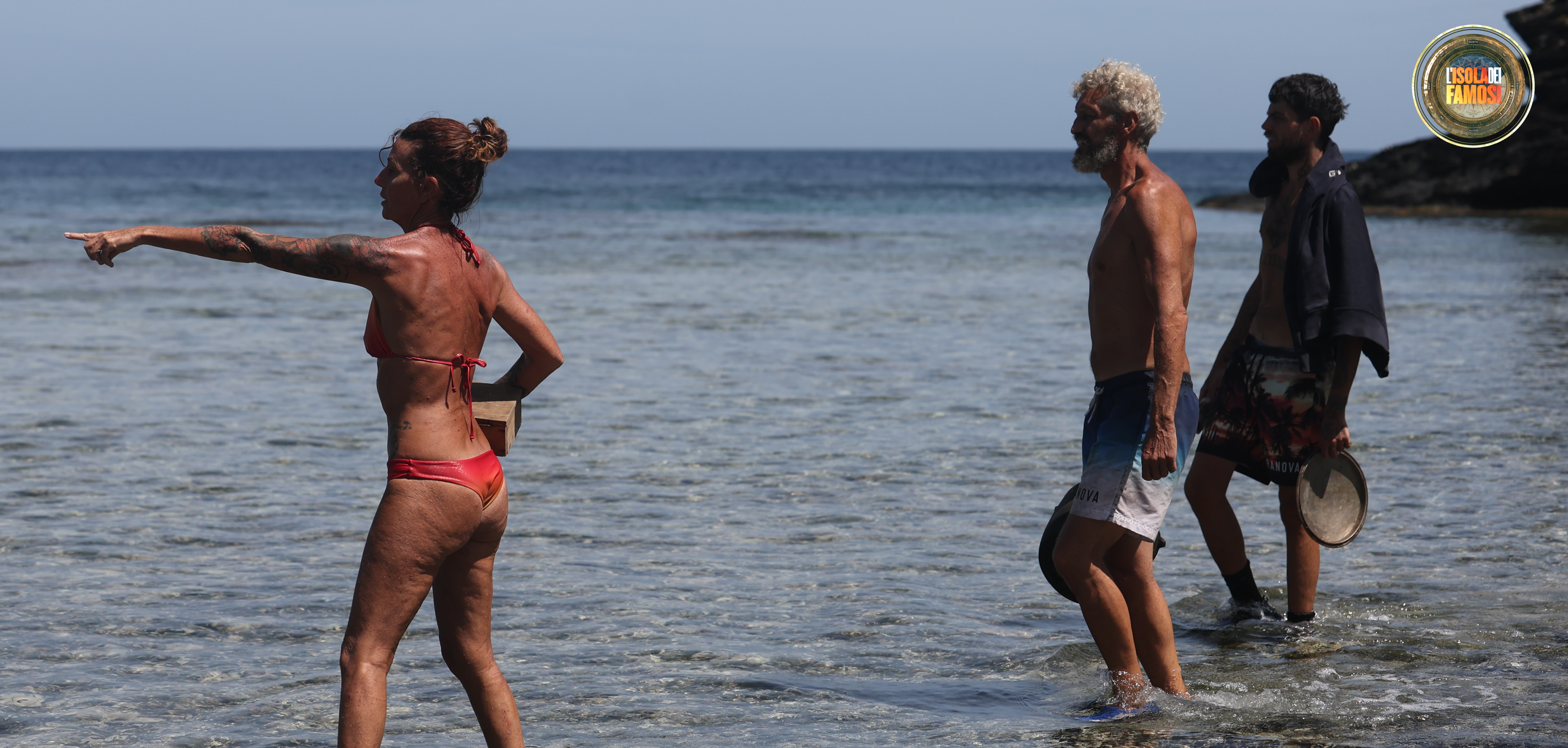 Cristina, Omar e Jey vanno a caccia di lumache di mare.