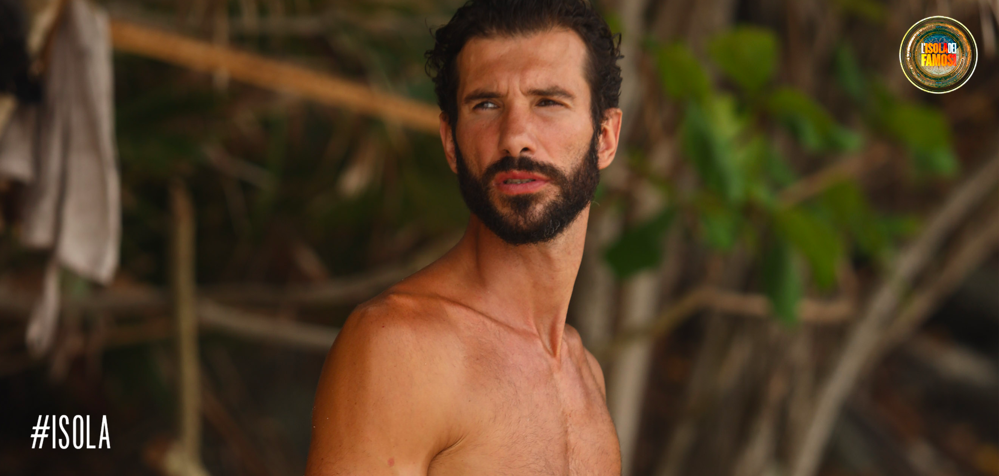 Artur scruta qualcosa all'orizzonte...