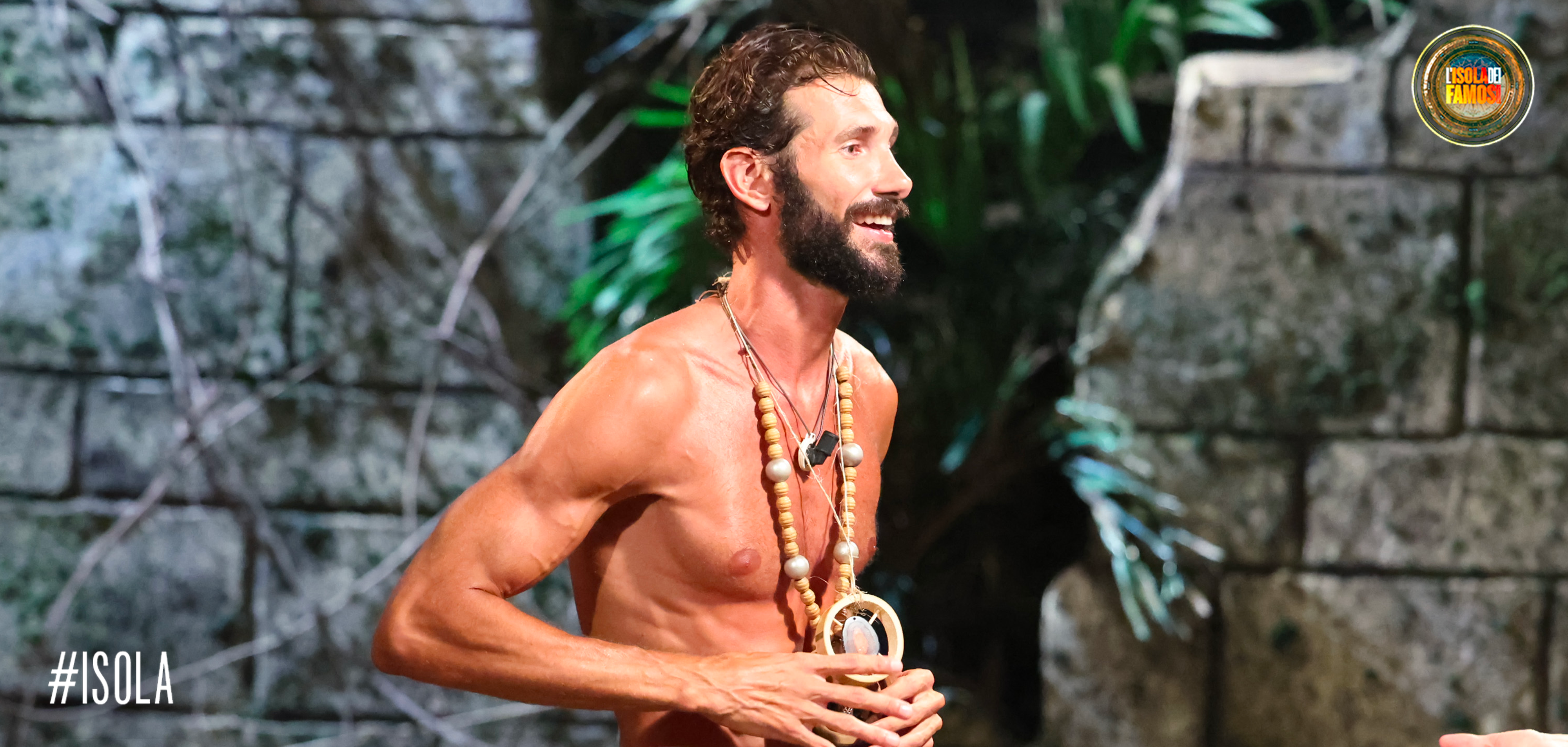 Anche Artur affronta la Prova dello Specchio: "Dai, almeno sono abbronzato!"