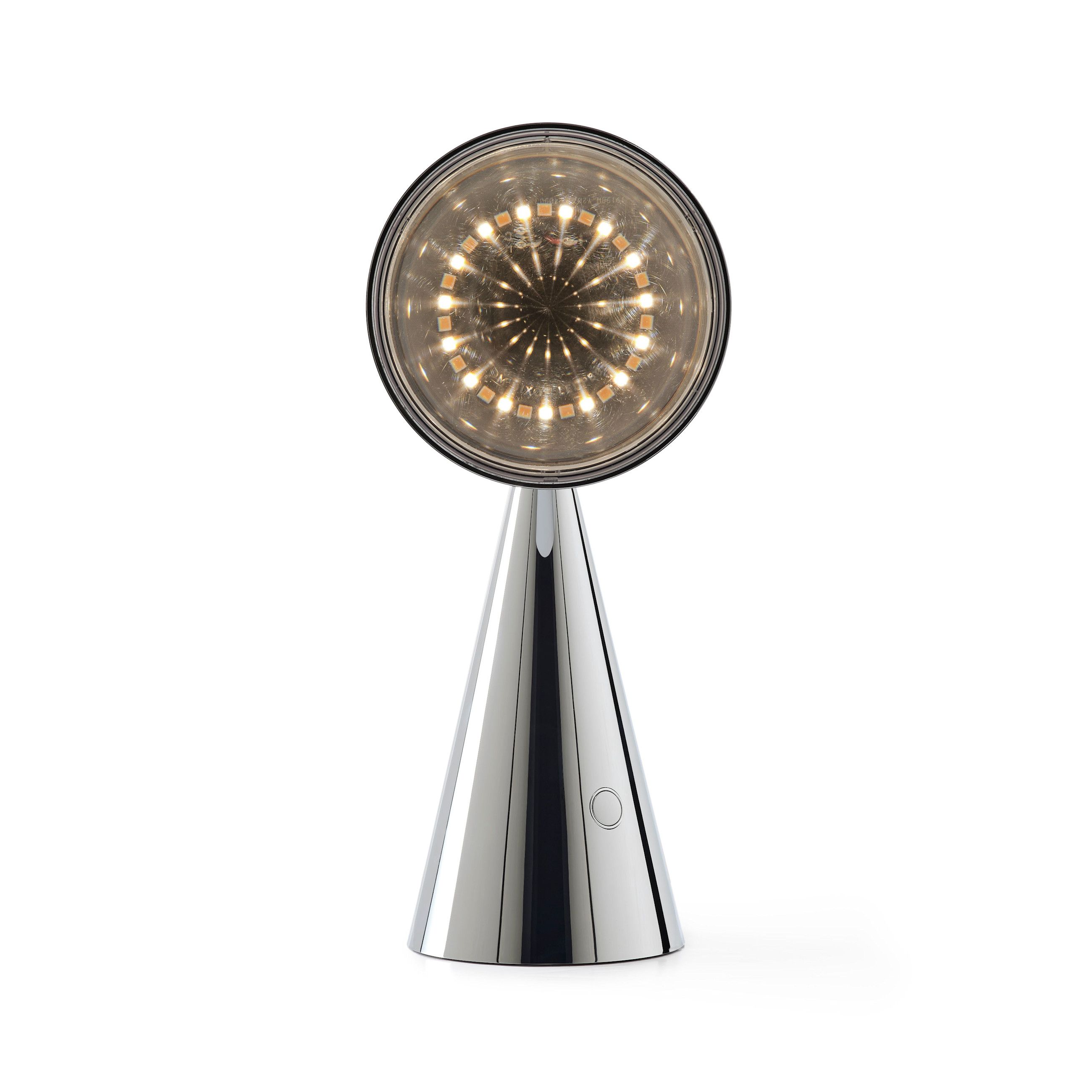 Pose di Tom Dixon, snodabile, scultorea, con fascio direzionabile e finiture eleganti – Courtesy Press Office