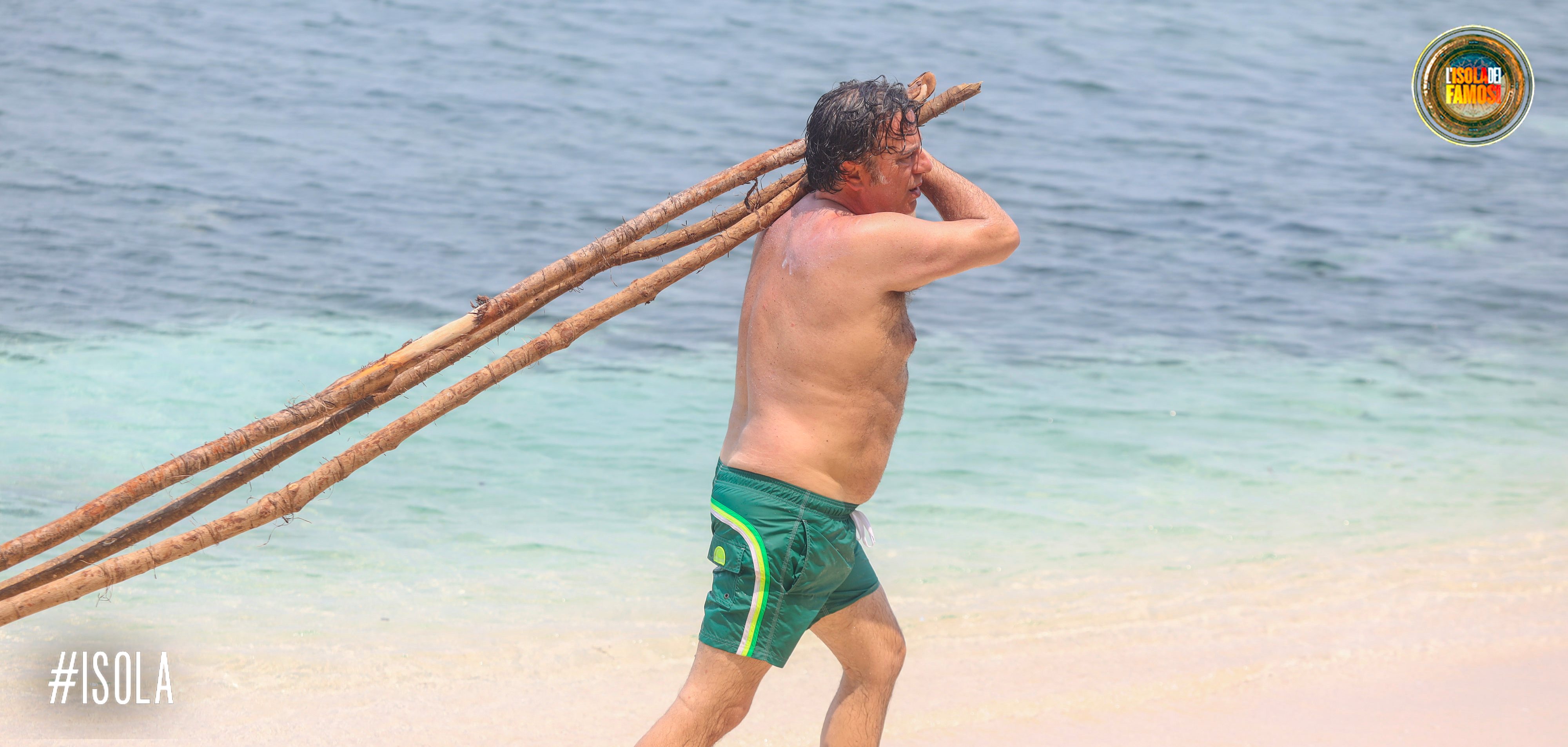 Dario, appena arrivato sull'Isola, si dà subito da fare.