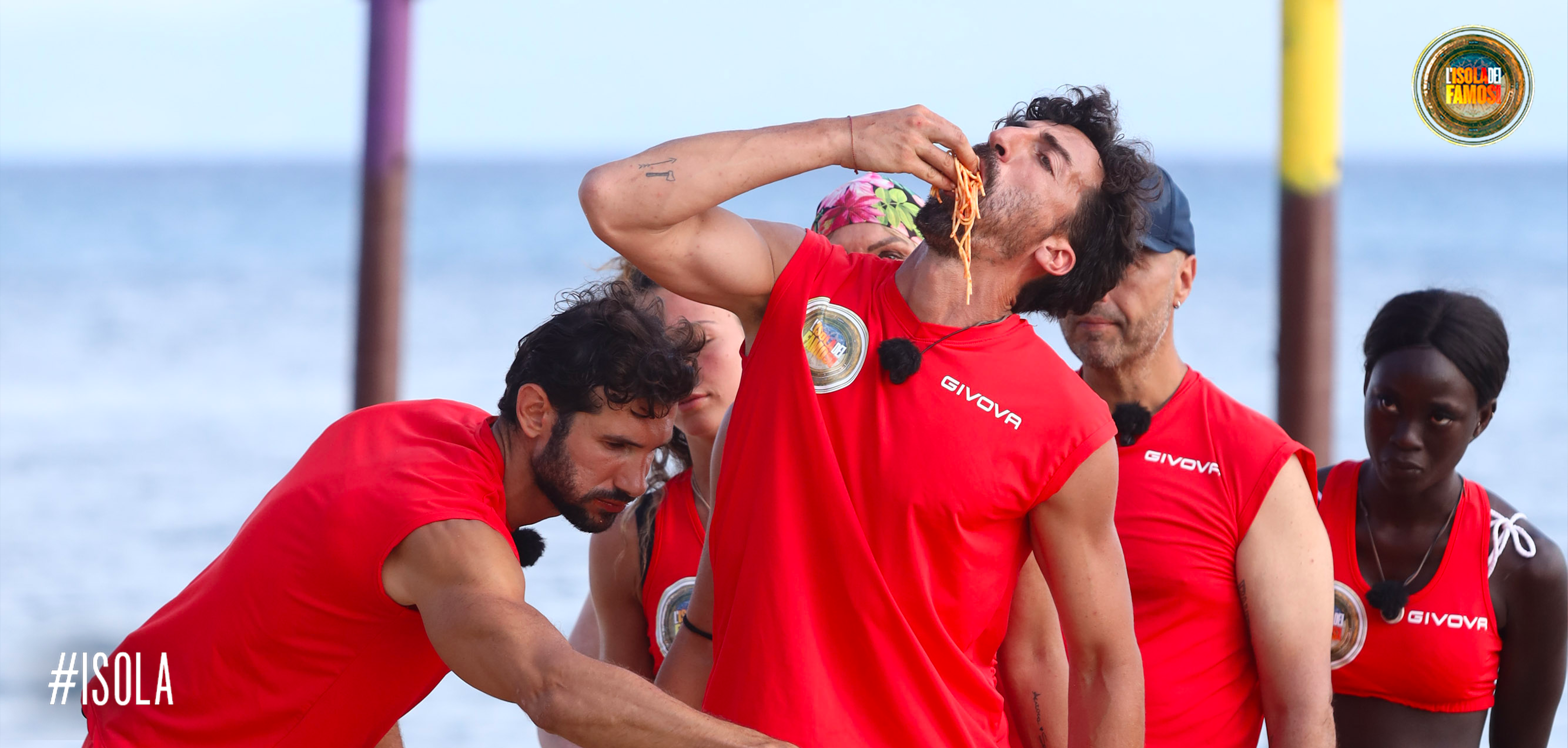 Sull'Isola si chiude un occhio per il galateo...