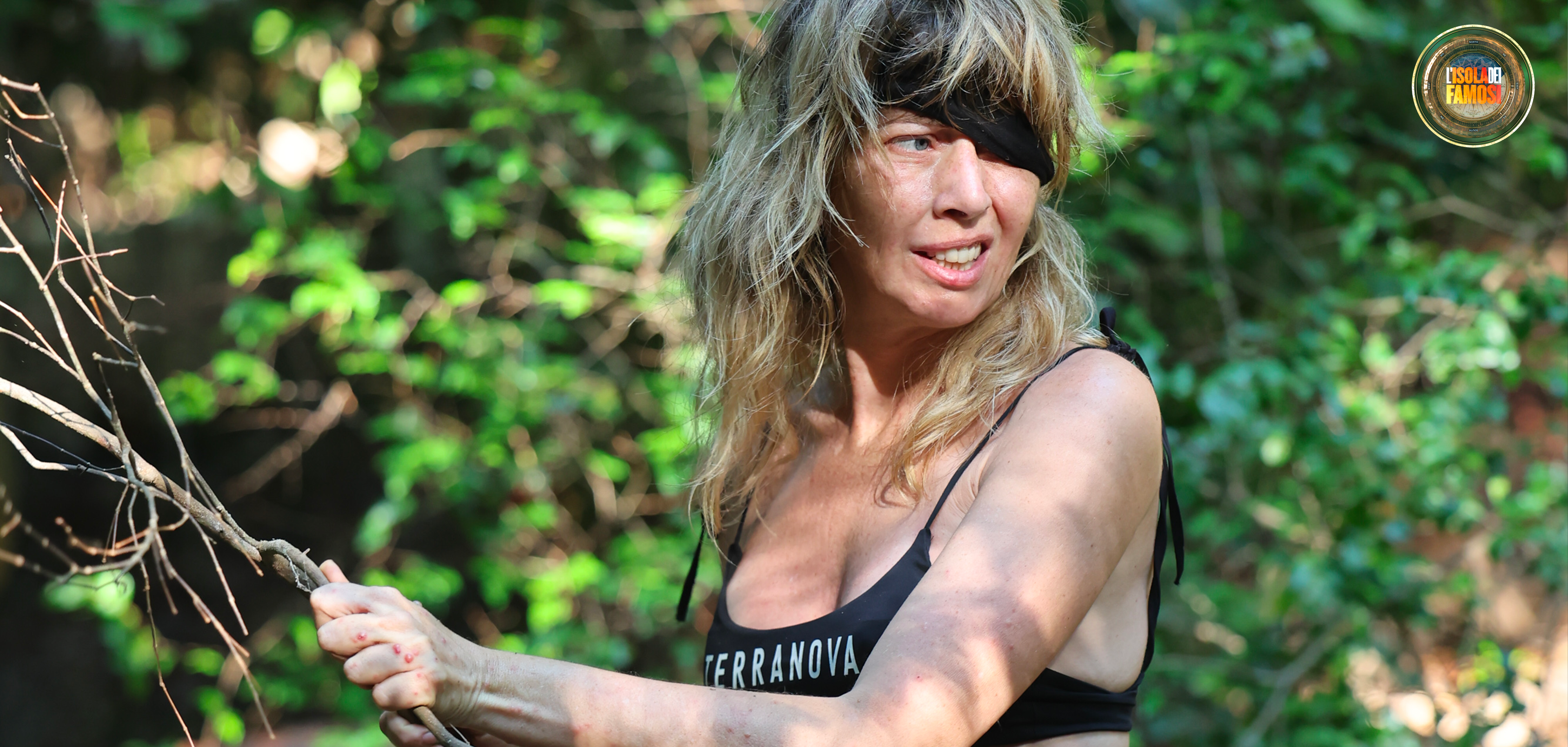 Loredana in cerca di legna.