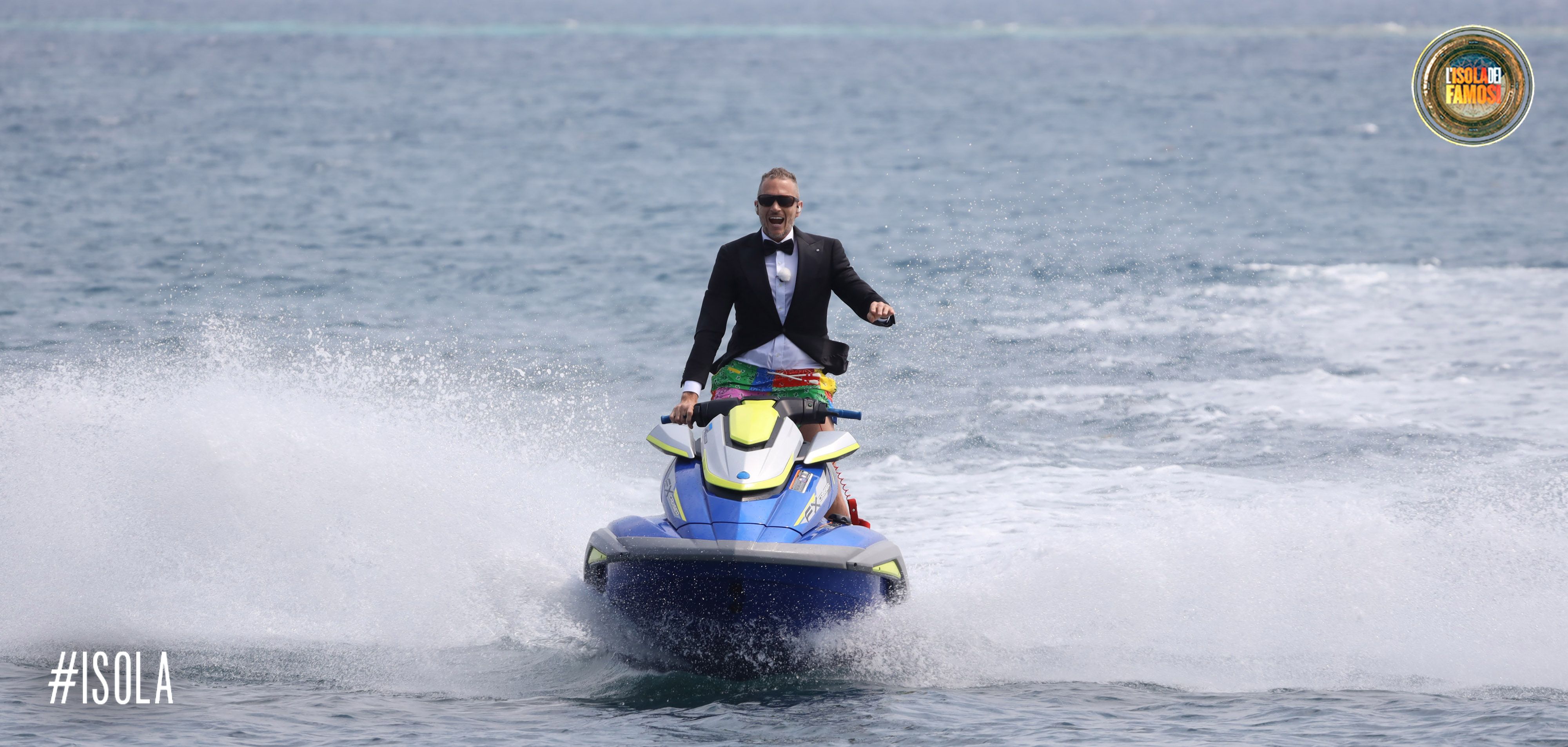 L'ingresso di Alvin sulla moto d'acqua