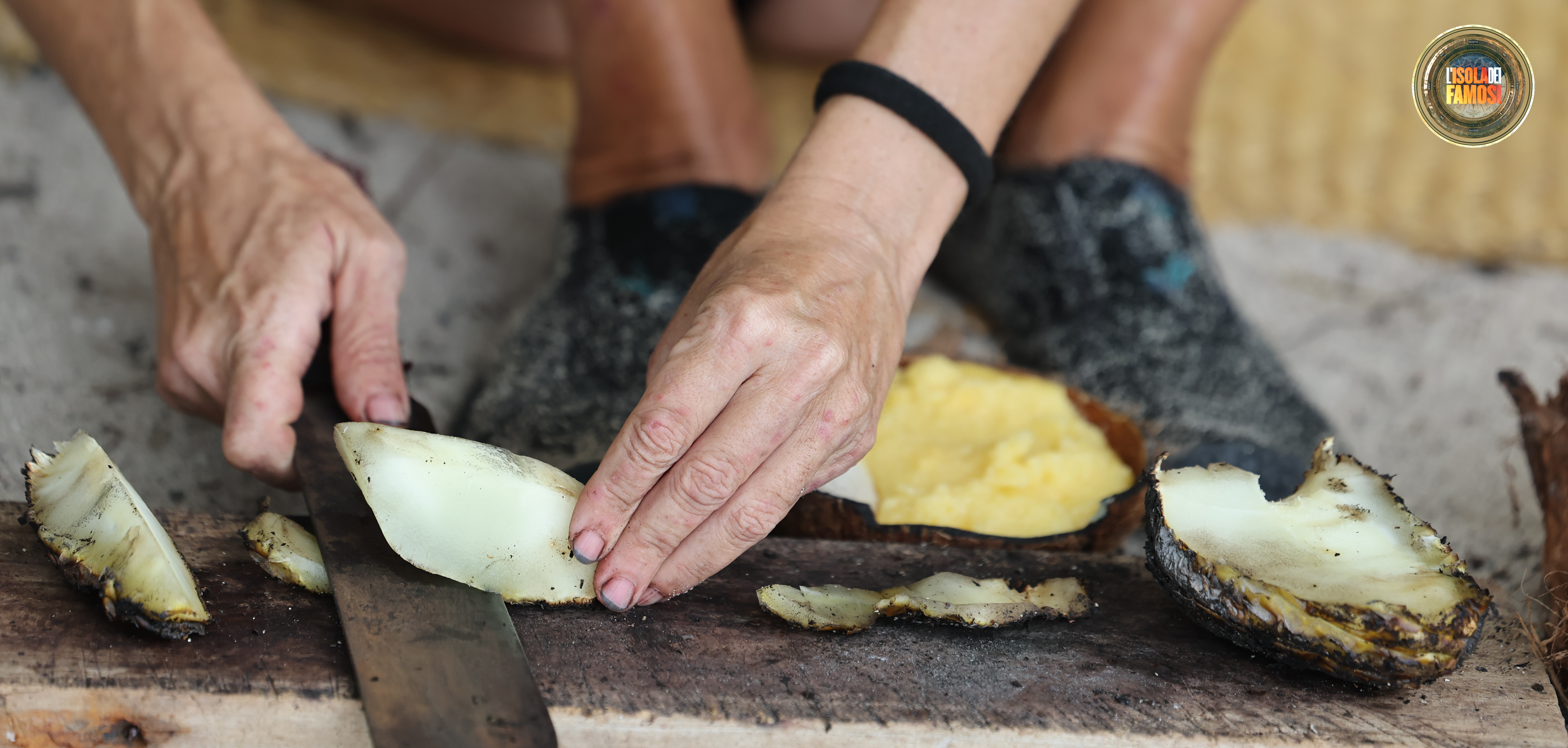 I Naufraghi preparano la polenta.