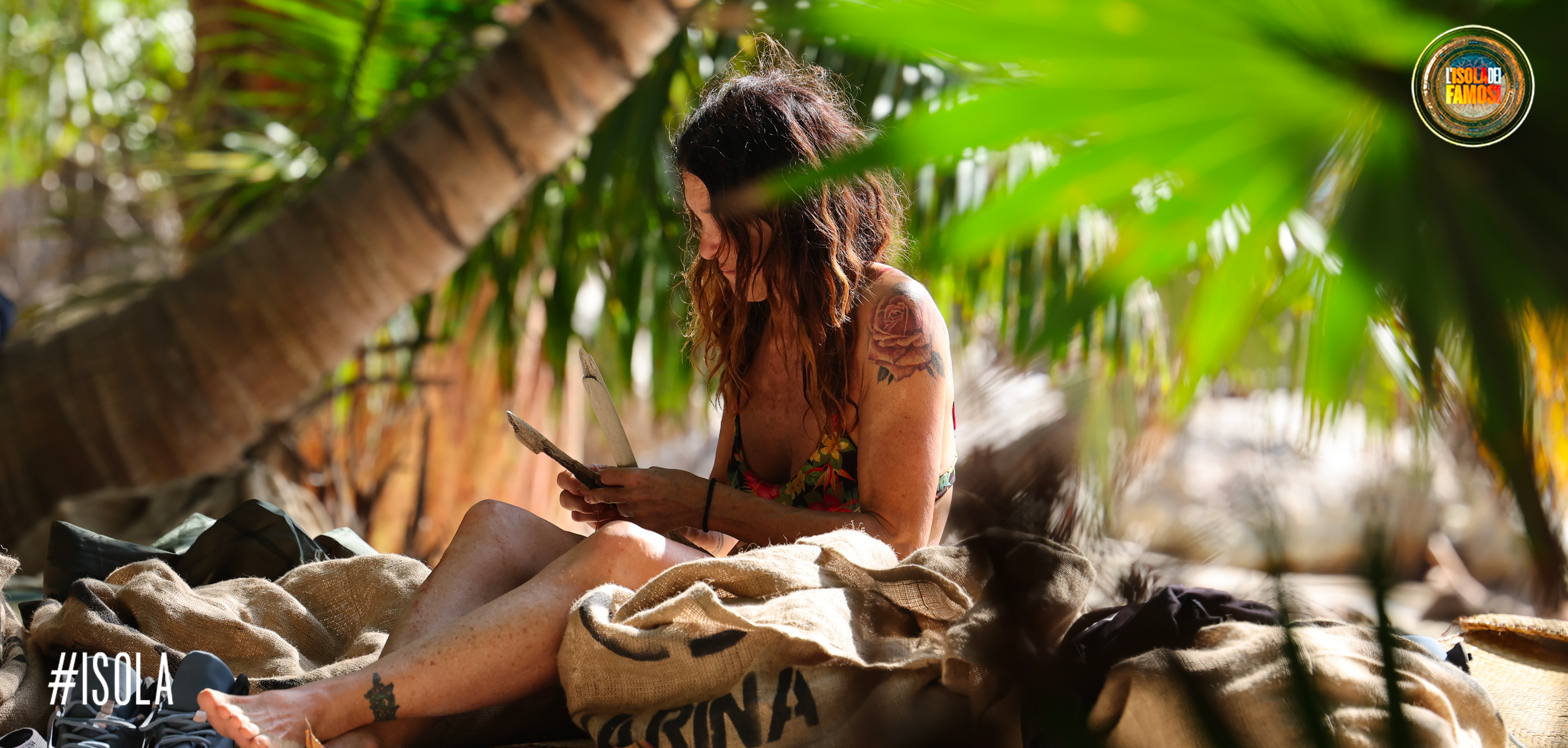 Marina Suma alle prese con la vita da naufraga