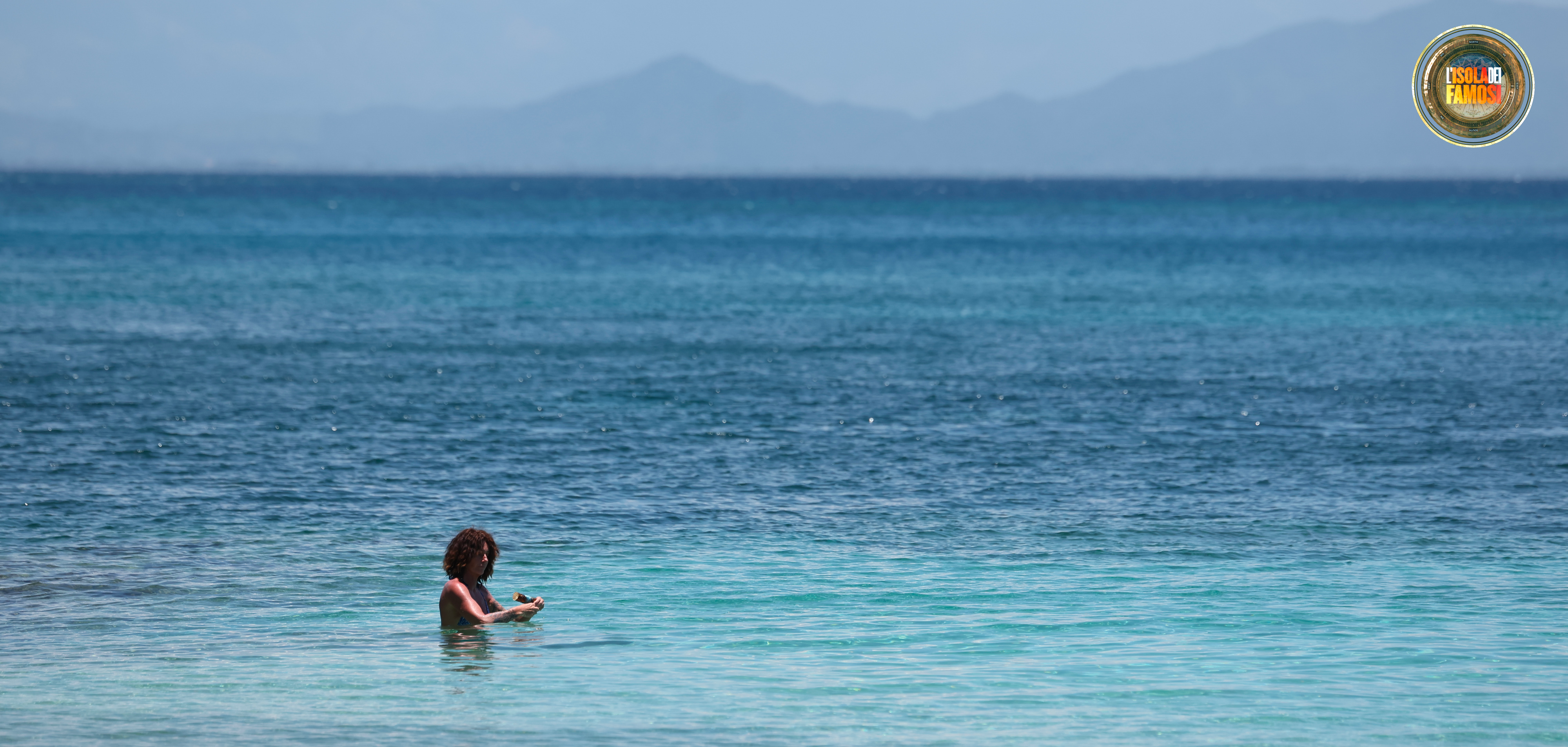Cristina alle prese con la pesca.