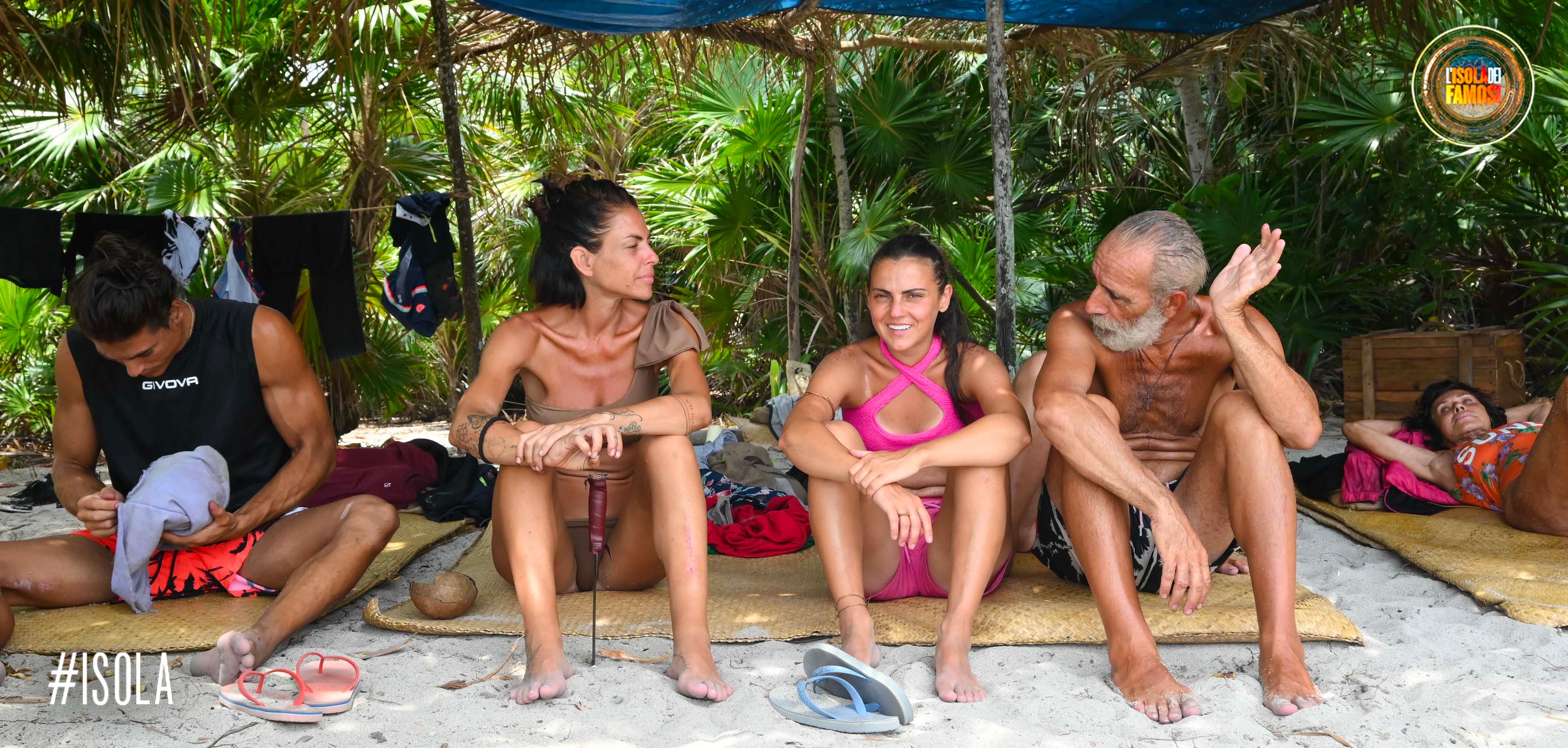 I Naufraghi hanno preso confidenza con Playa Fantasma, anche qui si godono il momento di relax!