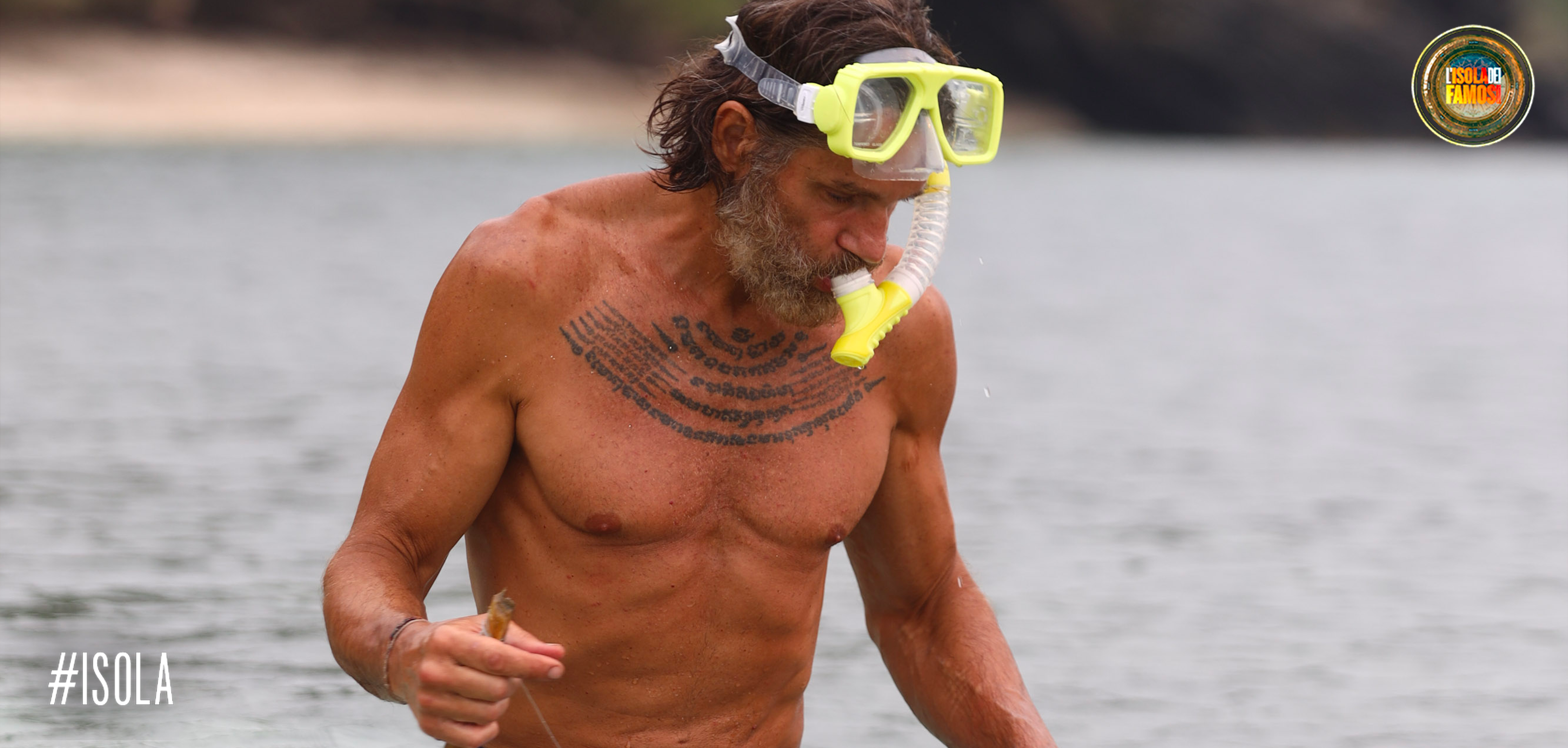 Edoardo Stoppa sta per cominciare la sua sessione di pesca subacquea.