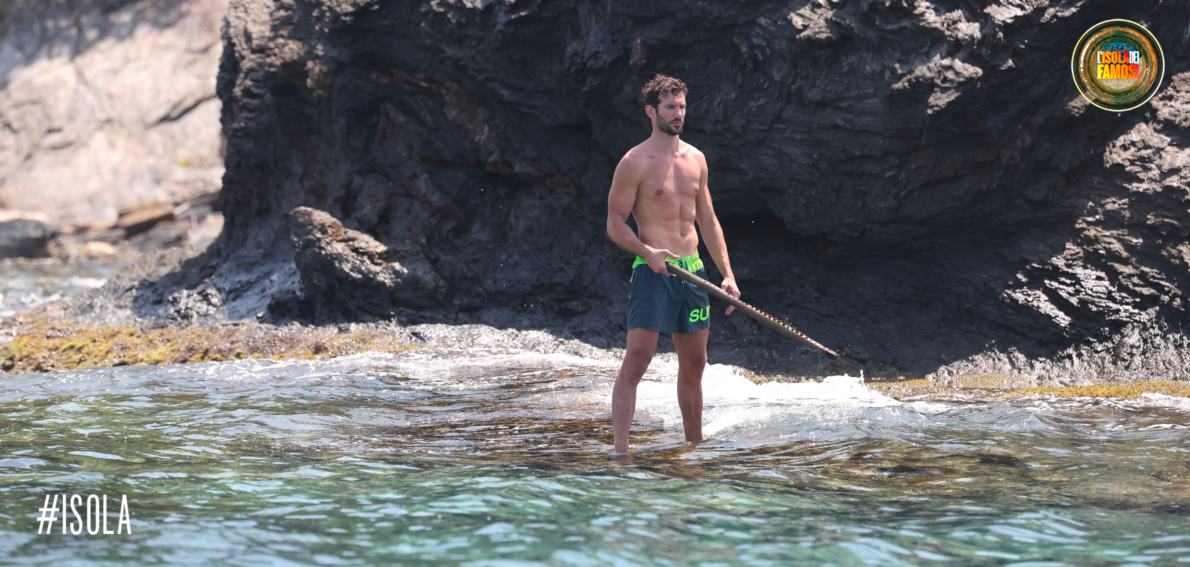 Artur alle prese con la pesca.