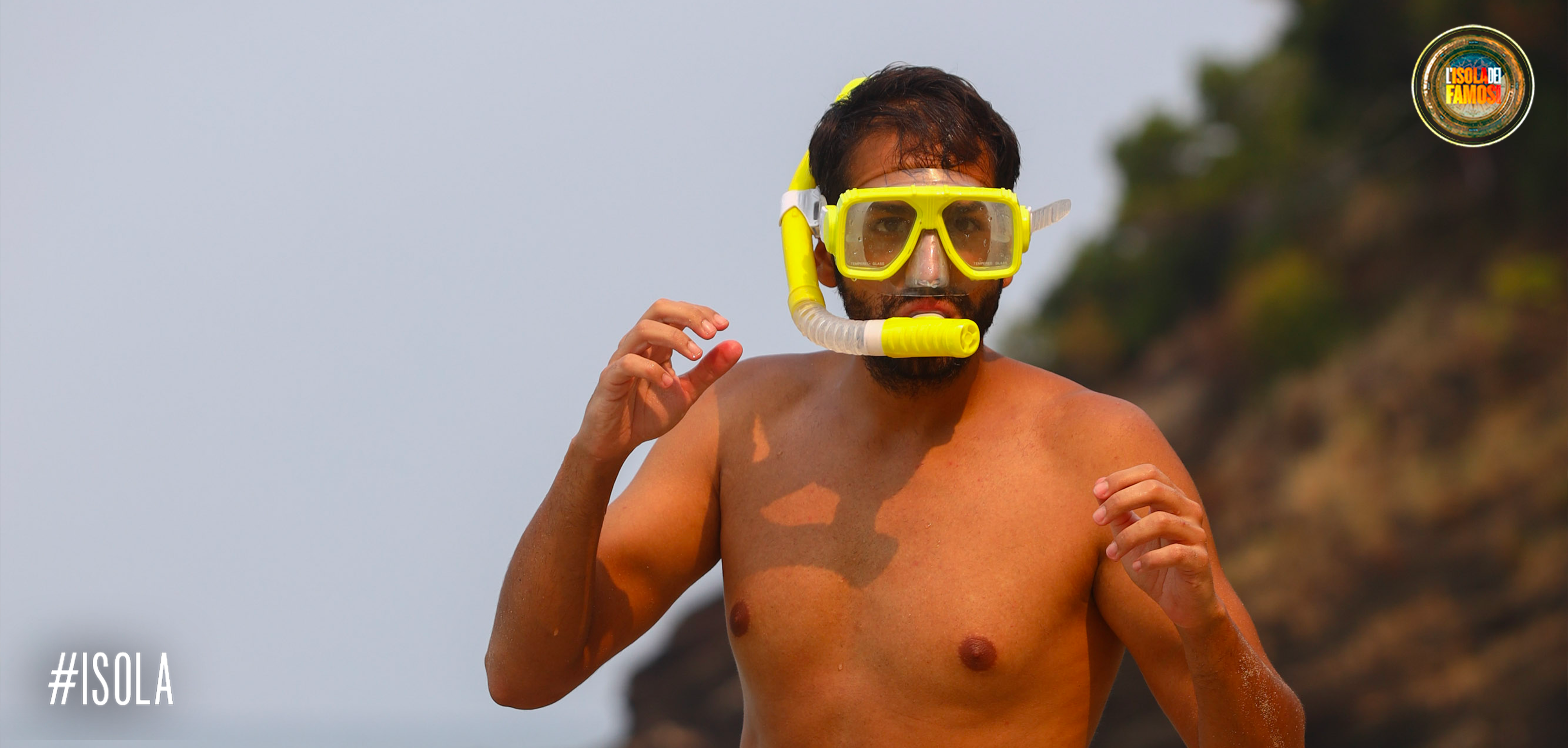 Aras si prepara ad immergersi nelle acque dell'Honduras.