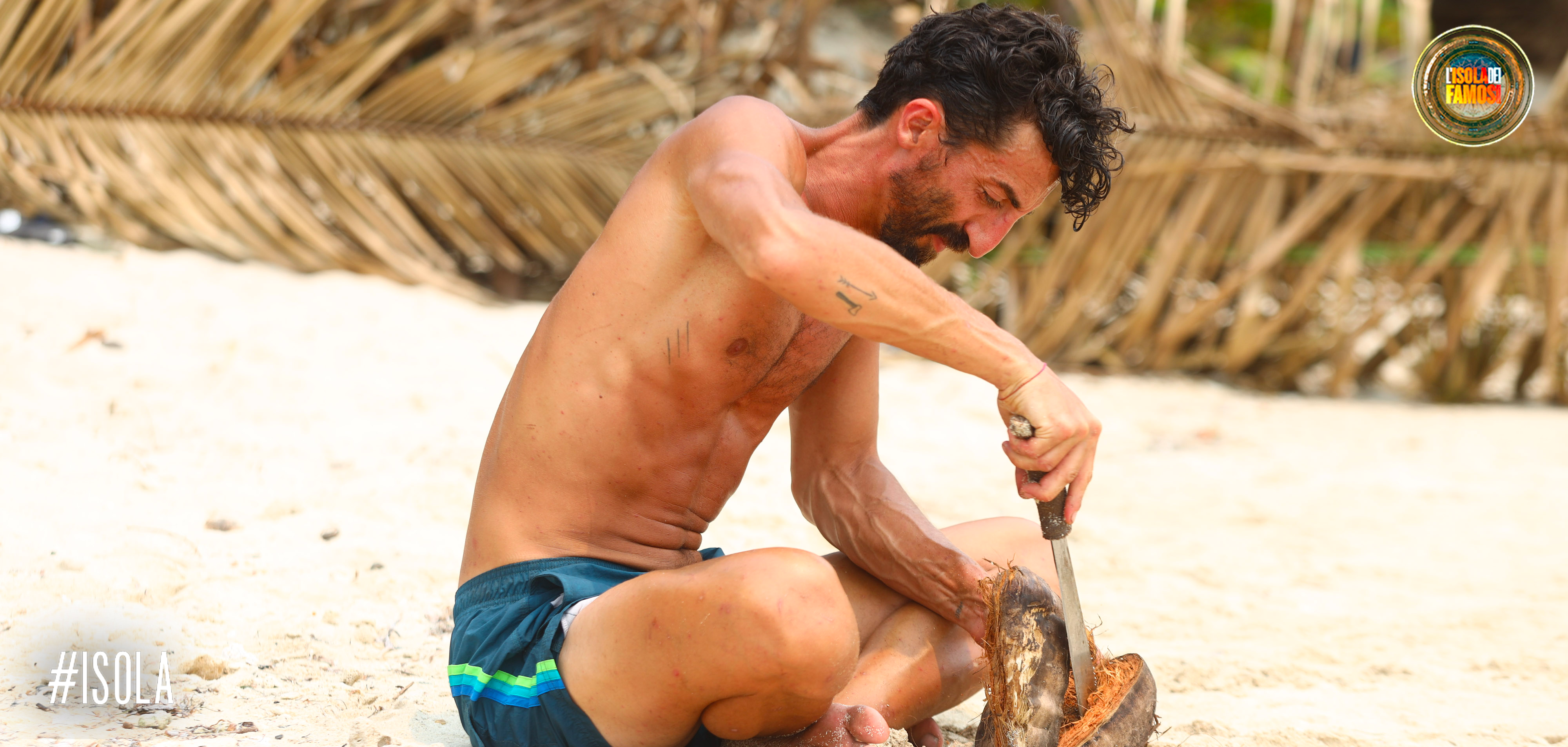 Samuel alle prese con un altro cocco.