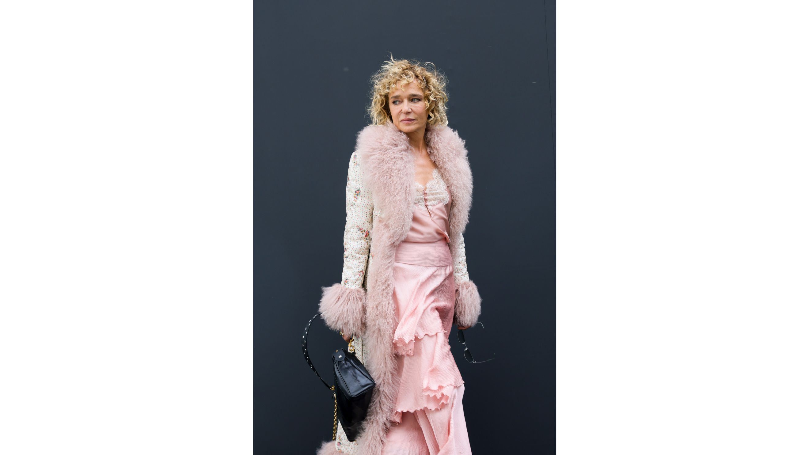 Valeria Golino partecipa alla sfilata di Valentino nell’ambito della Settimana della Moda di Parigi il 5 ottobre 2025 - Credits: Getty Images