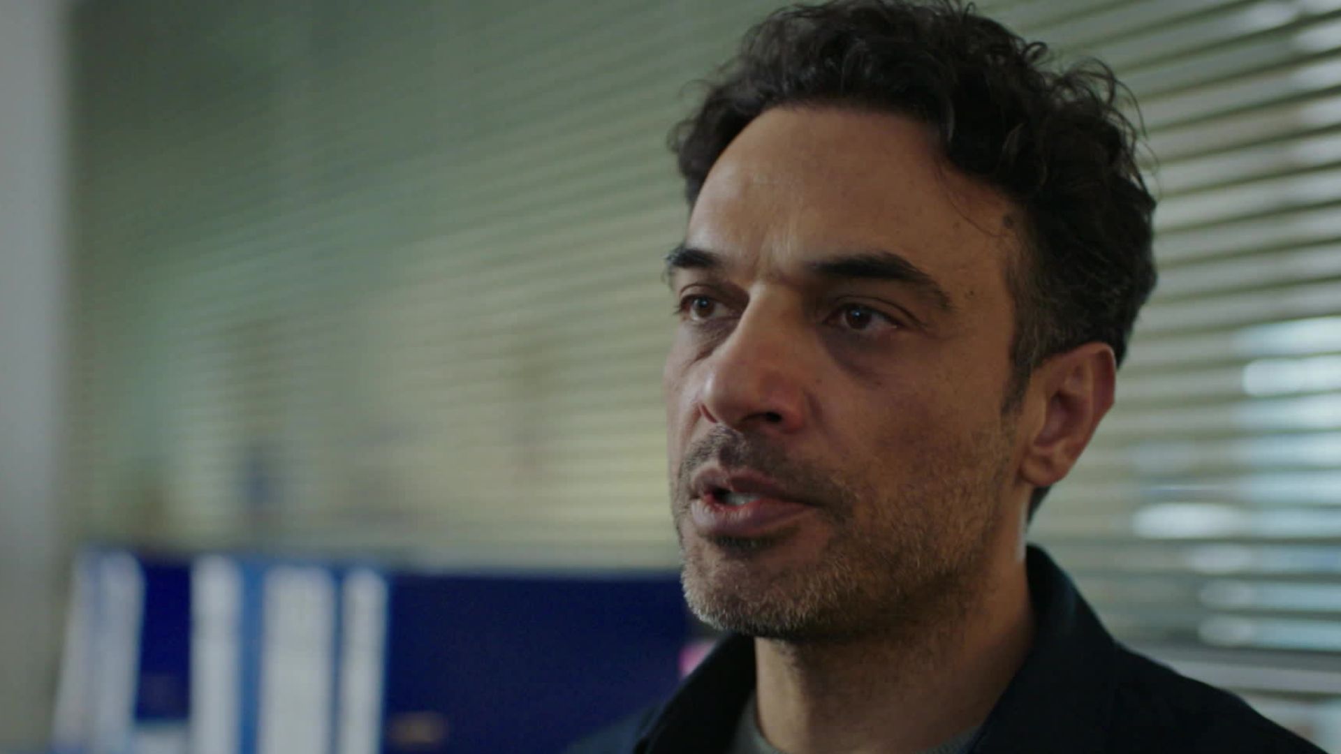 Ugur Aslan (Eren) in Segreti di famiglia