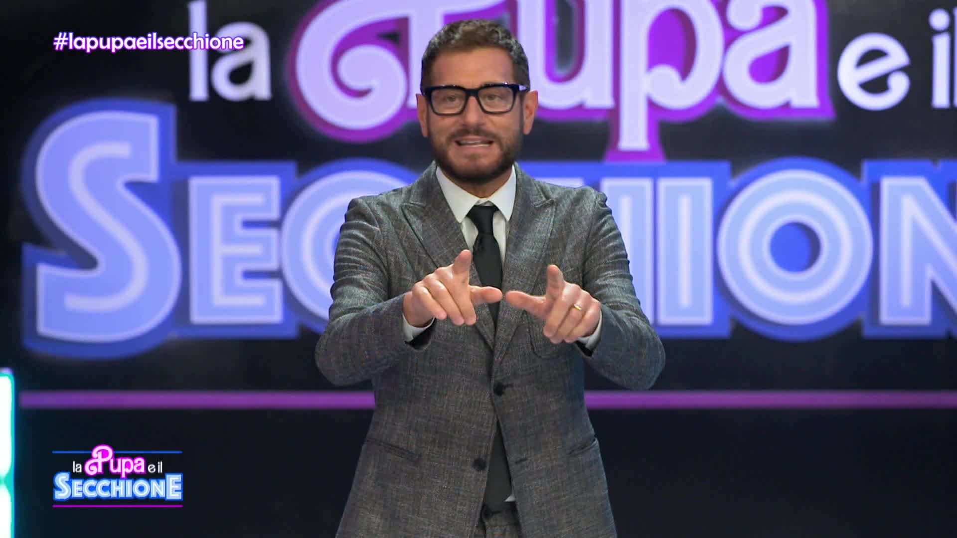 Enrico Papi conduce La Pupa e il Secchione 2024