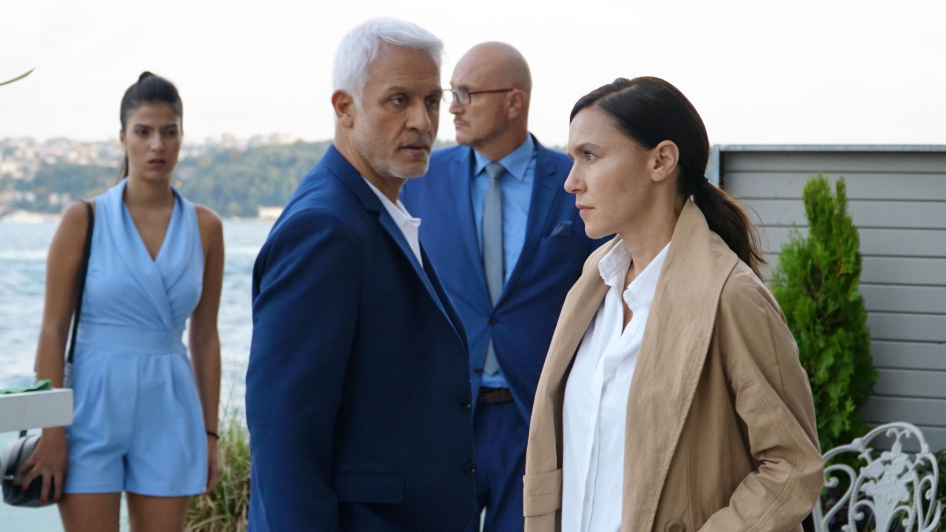 Talat Bulut (Halit) e Sevval Sam (Ender) in una scena di Forbidden Fruit 3