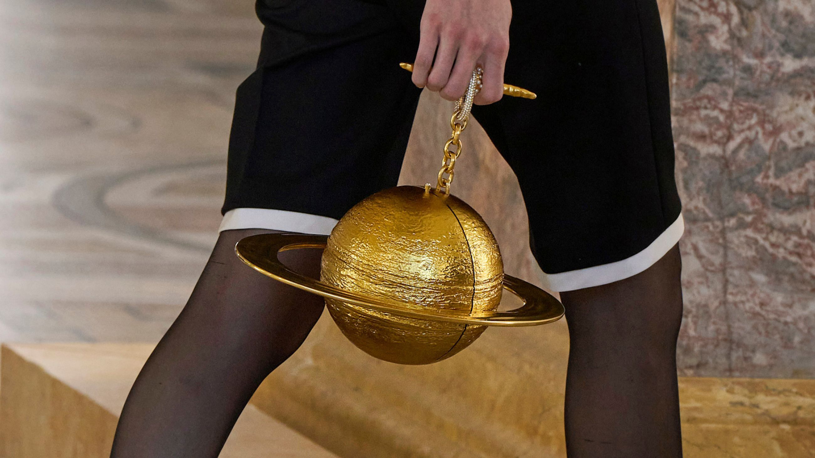 La planet bag della SS22 di Schiaparelli - Credits: Launchmetrics.com/Spotlight