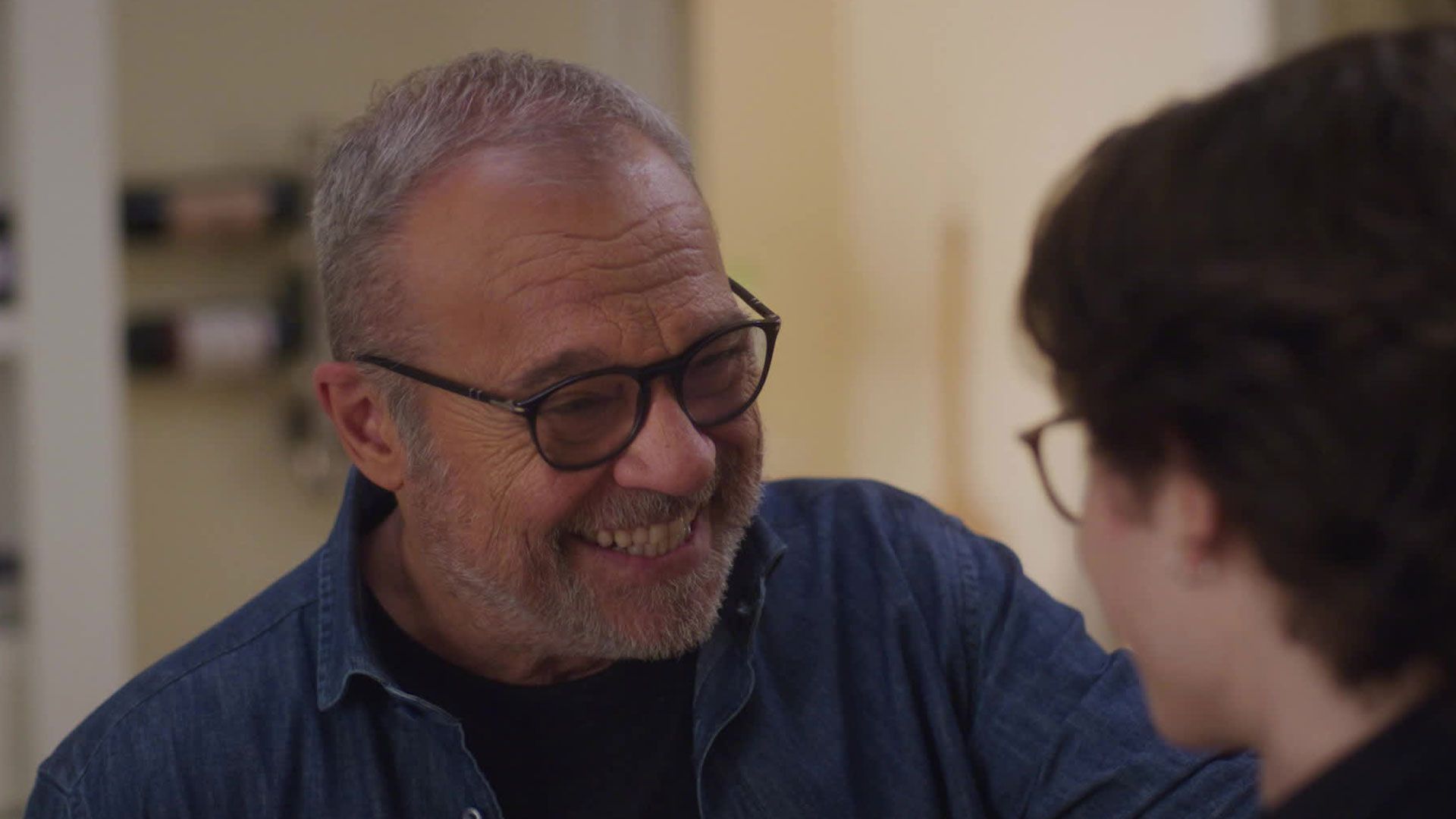 Claudio Amendola (Giulio Cesaroni) in una scena de I Cesaroni - Il ritorno