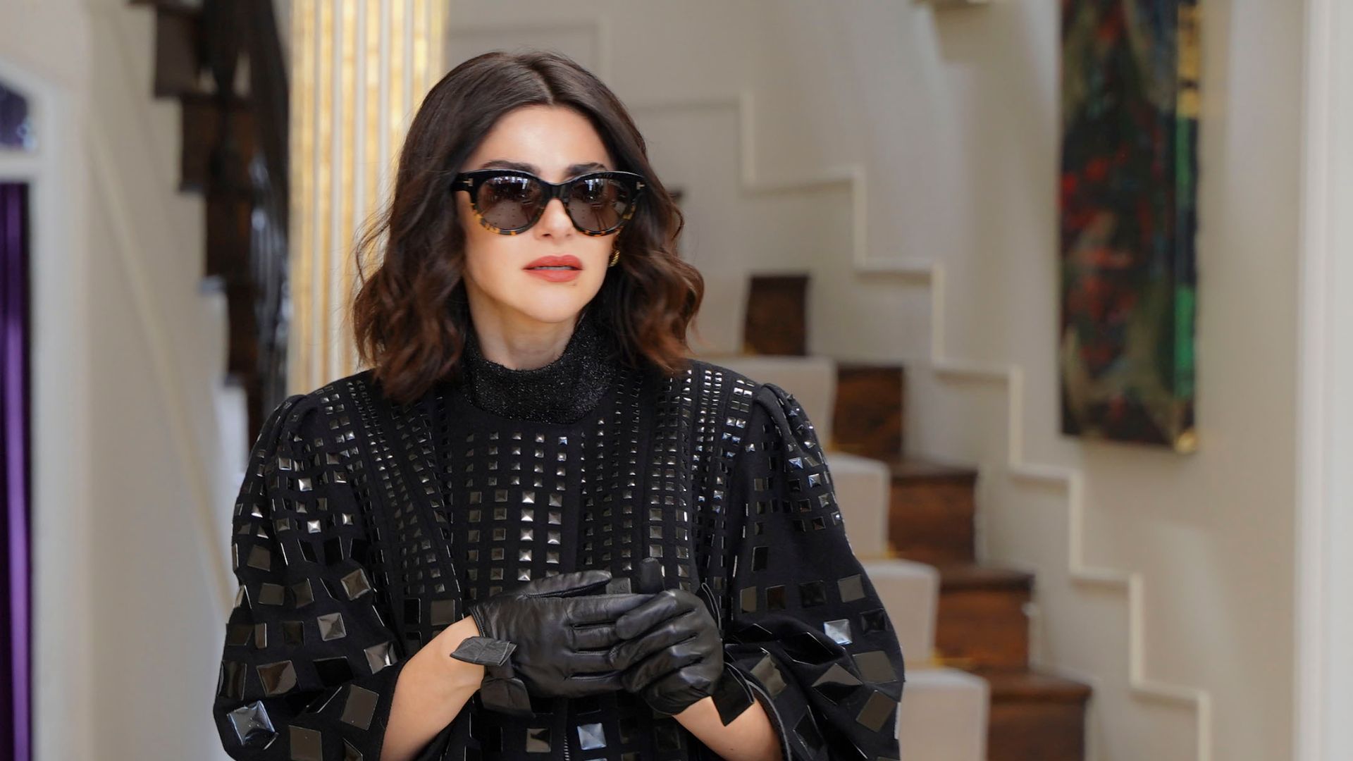 Nesrin Cavadzade (Sahika) in una scena di Forbidden Fruit 3