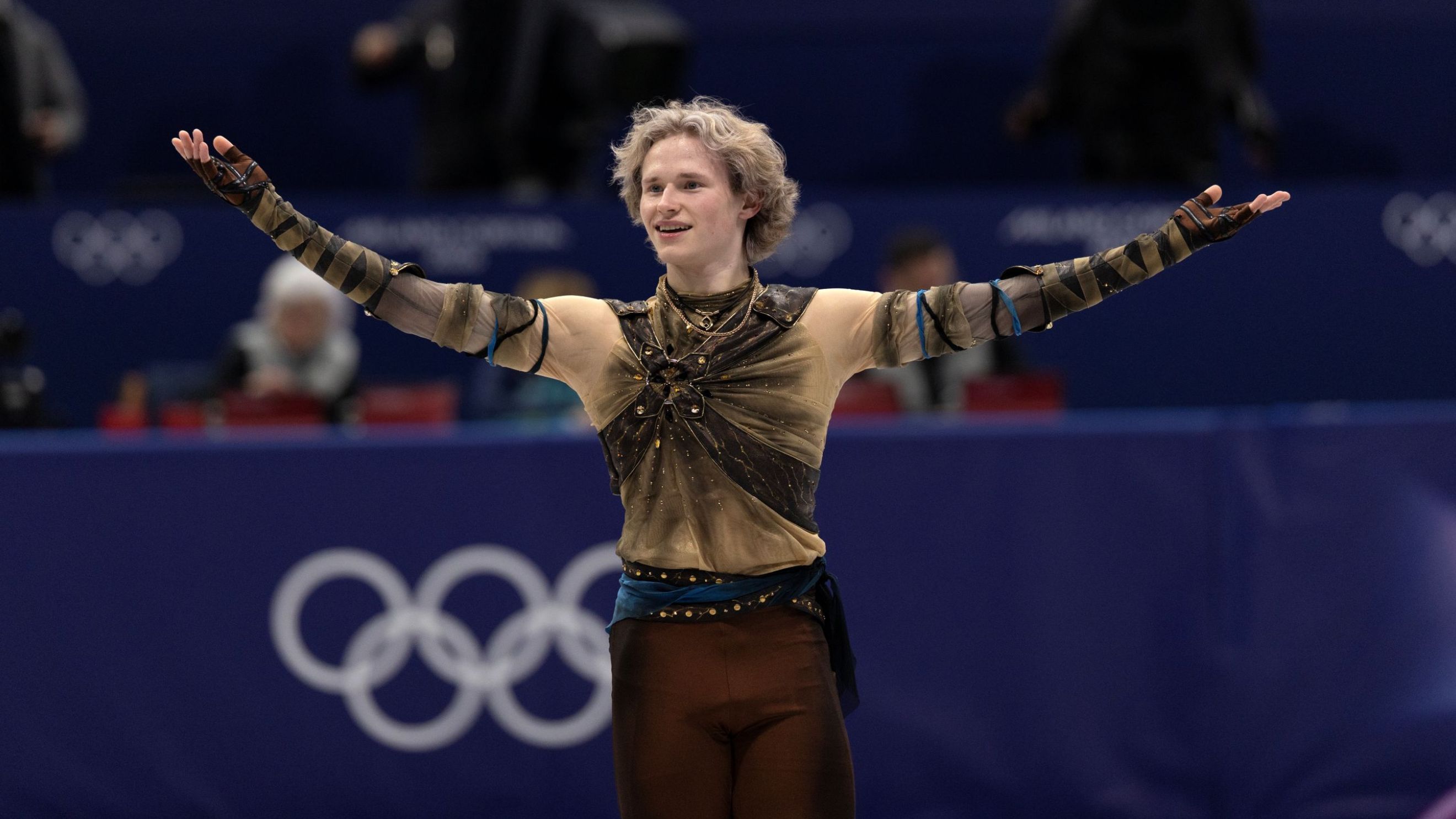 Ilia Malinin degli Stati Uniti reagisce dopo aver eseguito la sua routine durante la gara di pattinaggio di figura, evento a squadre, programma corto del pattinaggio singolo maschile, alla Milano Ice Skating Arena ai Giochi Olimpici Invernali Milano Cortina 2026, il 7 febbraio 2026 a Milano, Italia - Credits: Getty Images 
