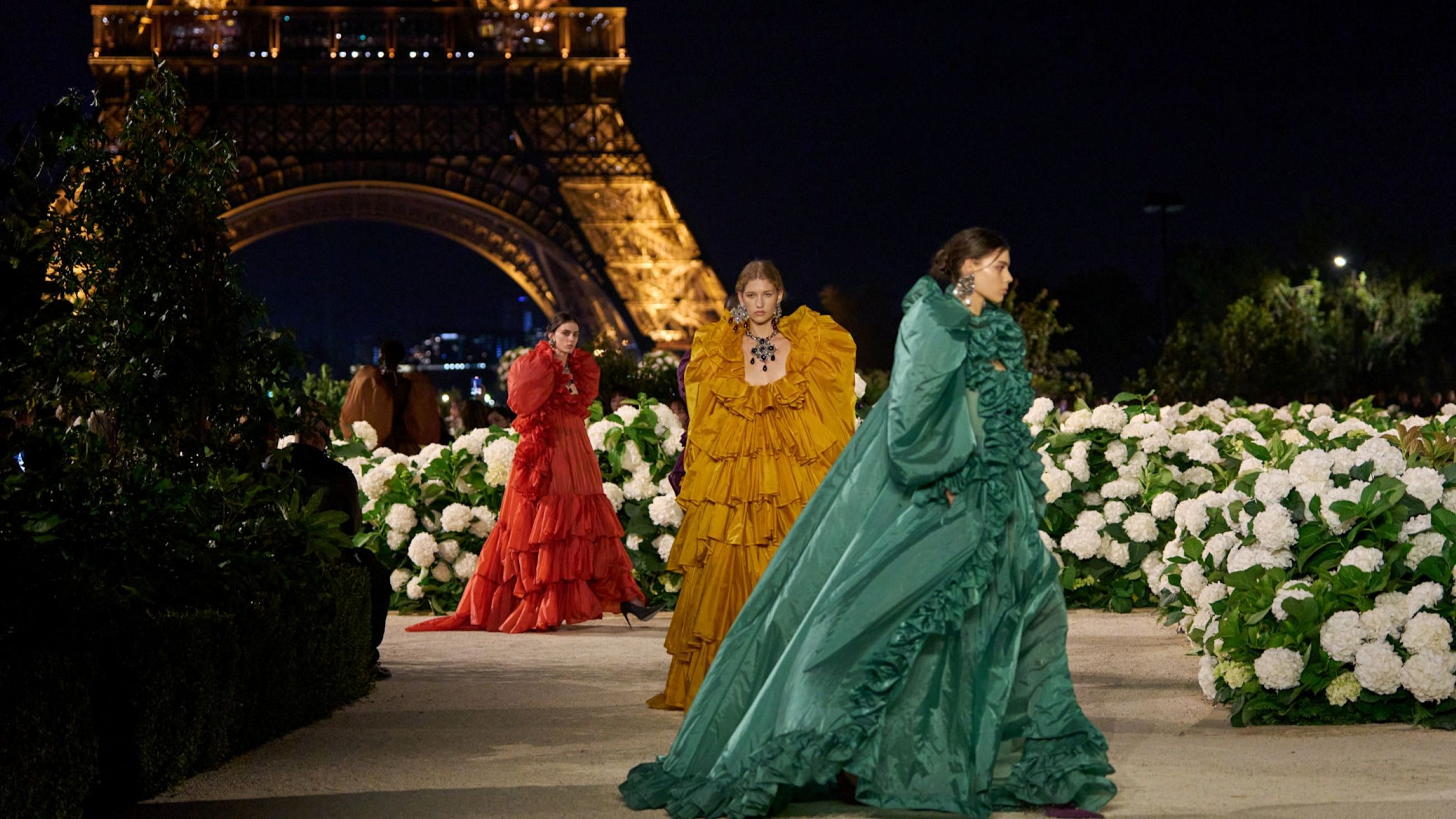 Dalla sfilata di Saint Laurent SS26 sotto le luci della Tour Eiffel; Paris Fashion Week - Credits: Launchmetrics.com/Spotlight