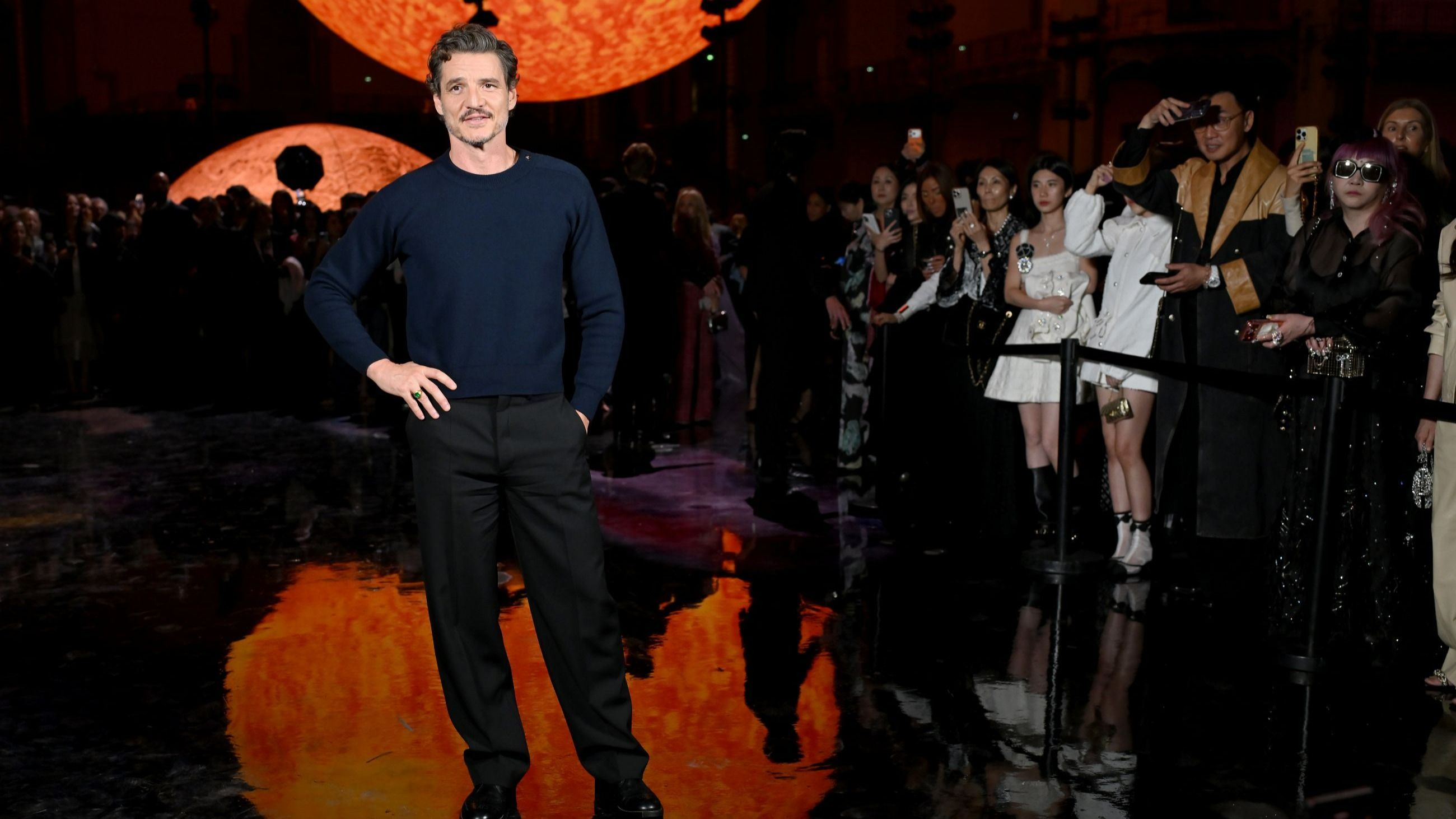 Pedro Pascal partecipa alla sfilata della collezione Donna Primavera/Estate 2026 di Chanel - Credits Getty Images