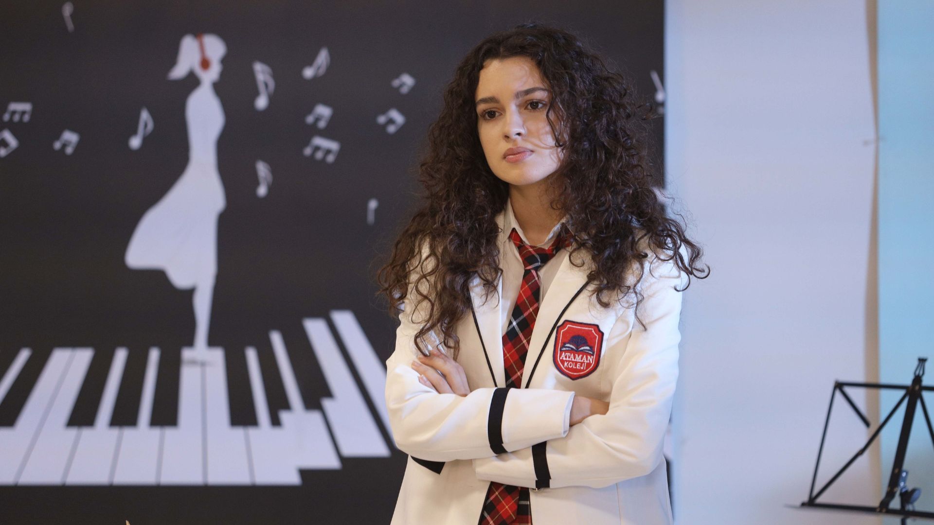 Su Burcu Yazgi Coskun (Asiye) in Tutto per la mia famiglia 2