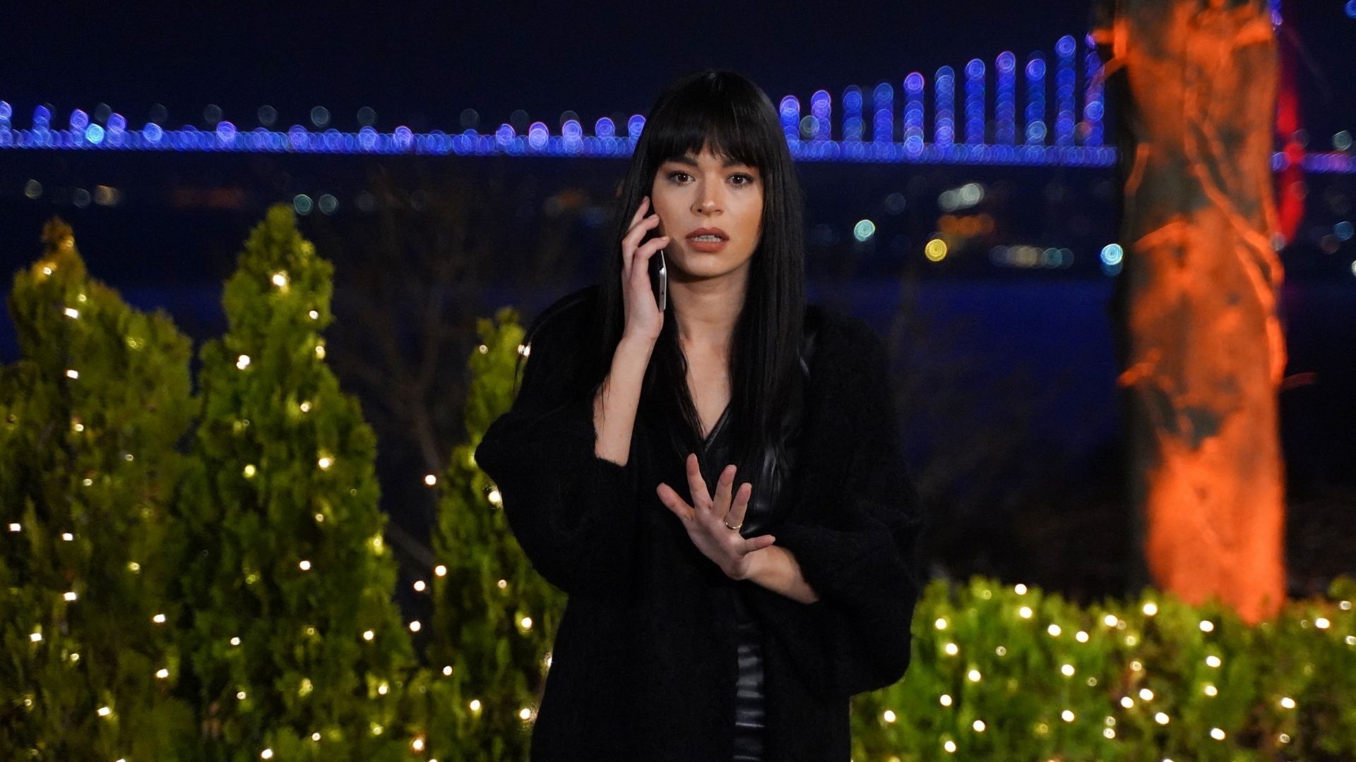 Safak Pekdemir (Zehra) in una scena di Forbidden Fruit 4